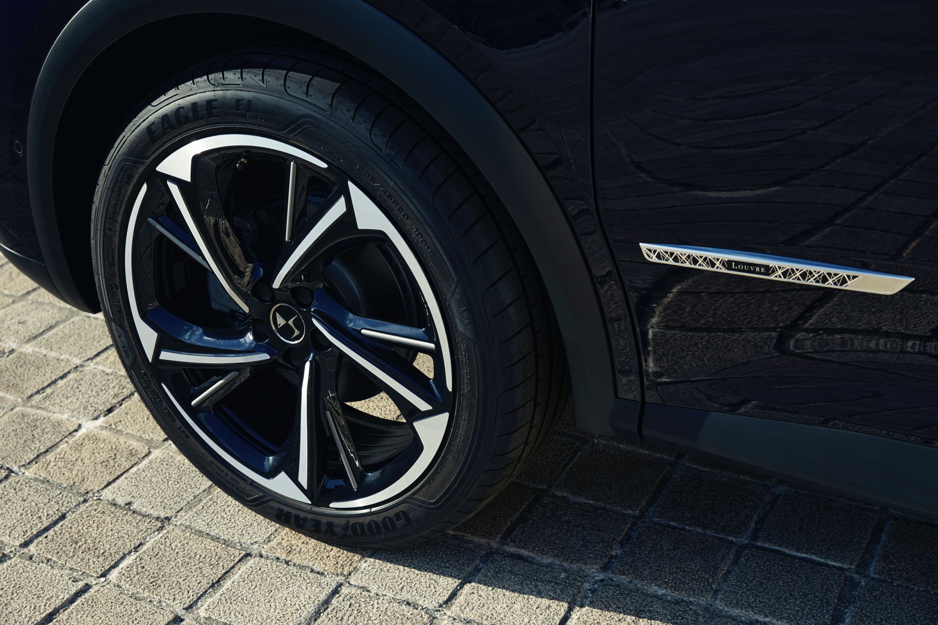 2021 DS 7 Crossback Louvre Edition Is Aimed At Art-Loving Premium SUV Buyers