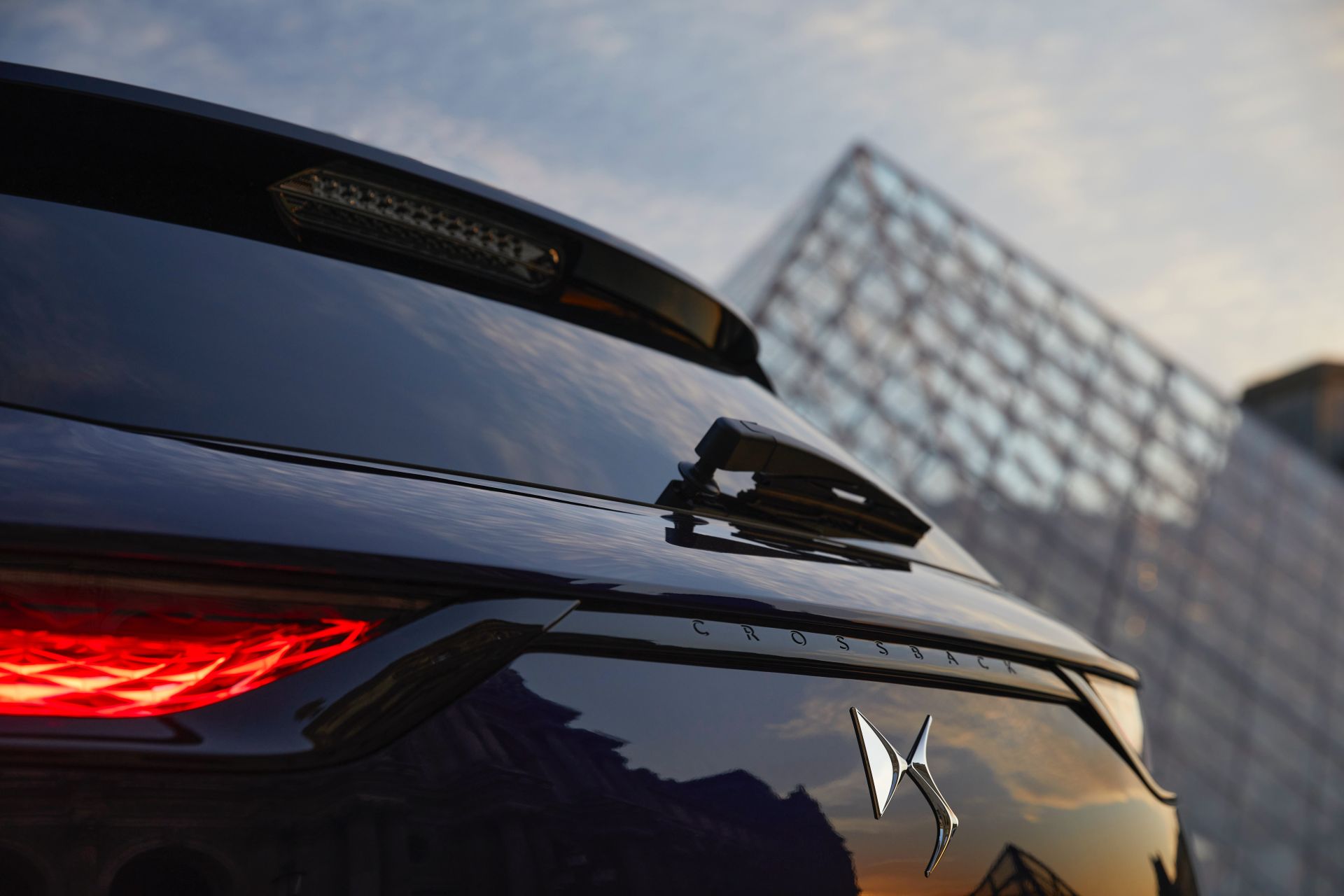 2021 DS 7 Crossback Louvre Edition Is Aimed At Art-Loving Premium SUV Buyers