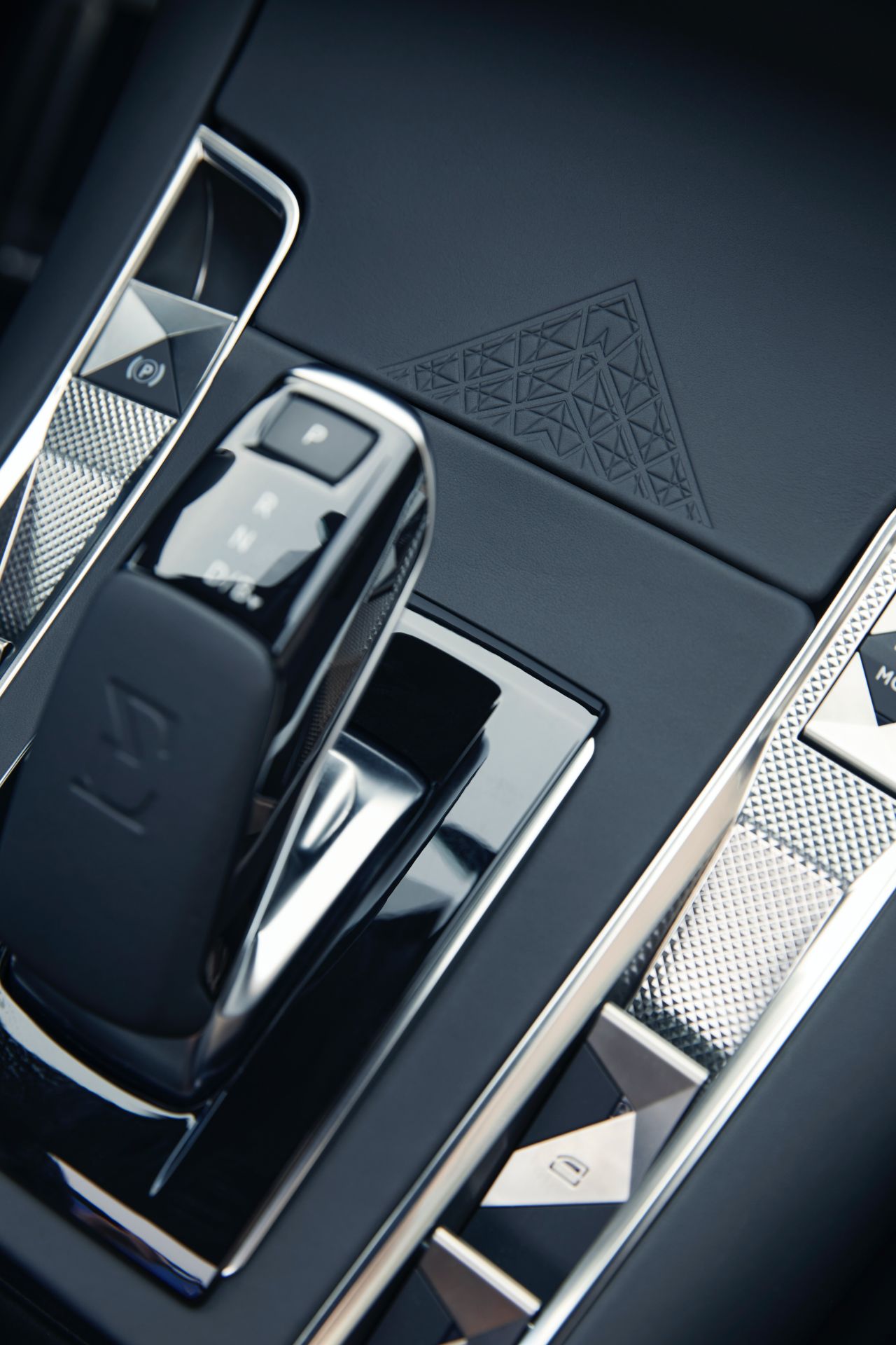 2021 DS 7 Crossback Louvre Edition Is Aimed At Art-Loving Premium SUV Buyers