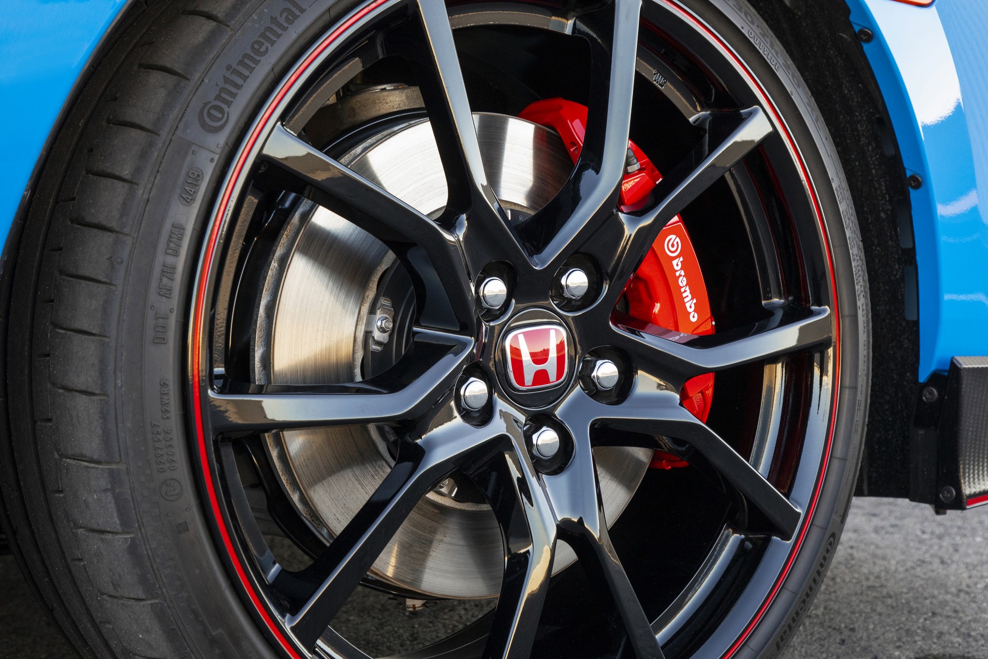 Why A Canadian Sold His 2-Month Old 2021 Corvette C8 For A 2019 Civic Type-R