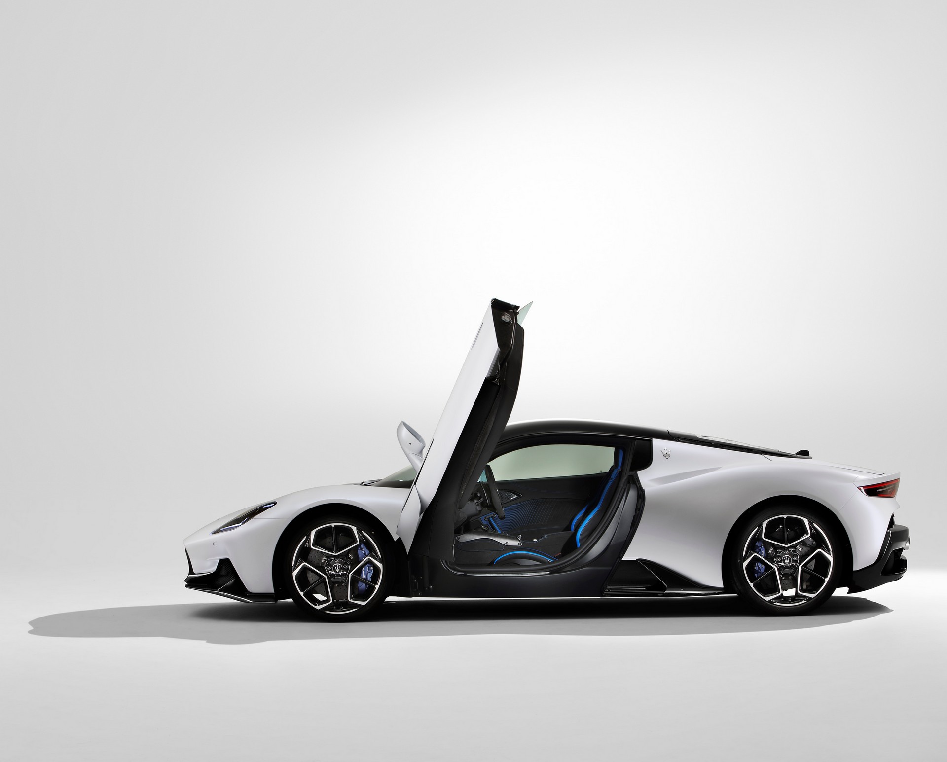 Maserati MC20 Debuts With 621 HP Twin-Turbo V6 And EV Option, Starts At $210,000