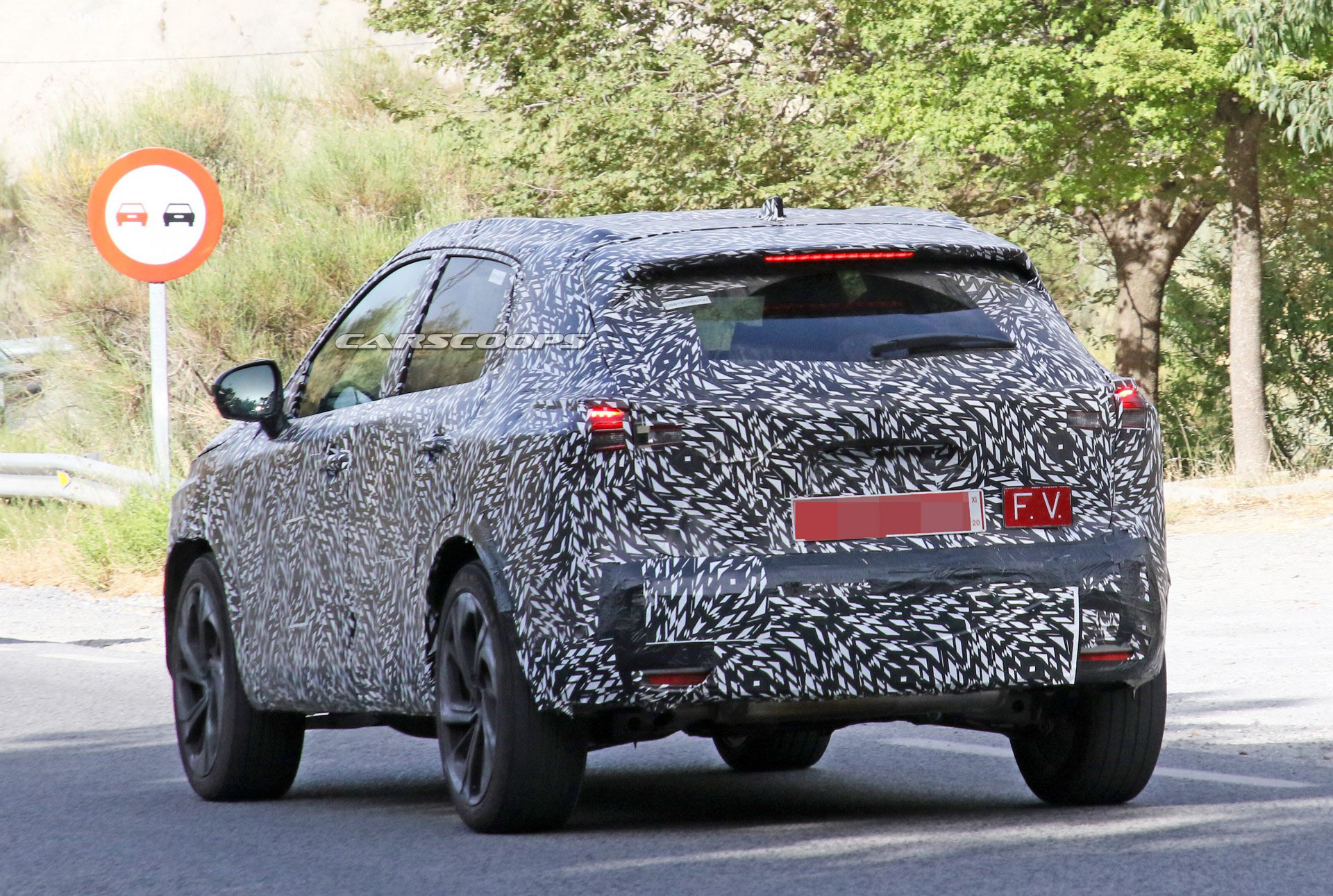 New Nissan Qashqai / Rogue Sport Spied Inside And Out, Will Feature A Digital Instrument Cluster