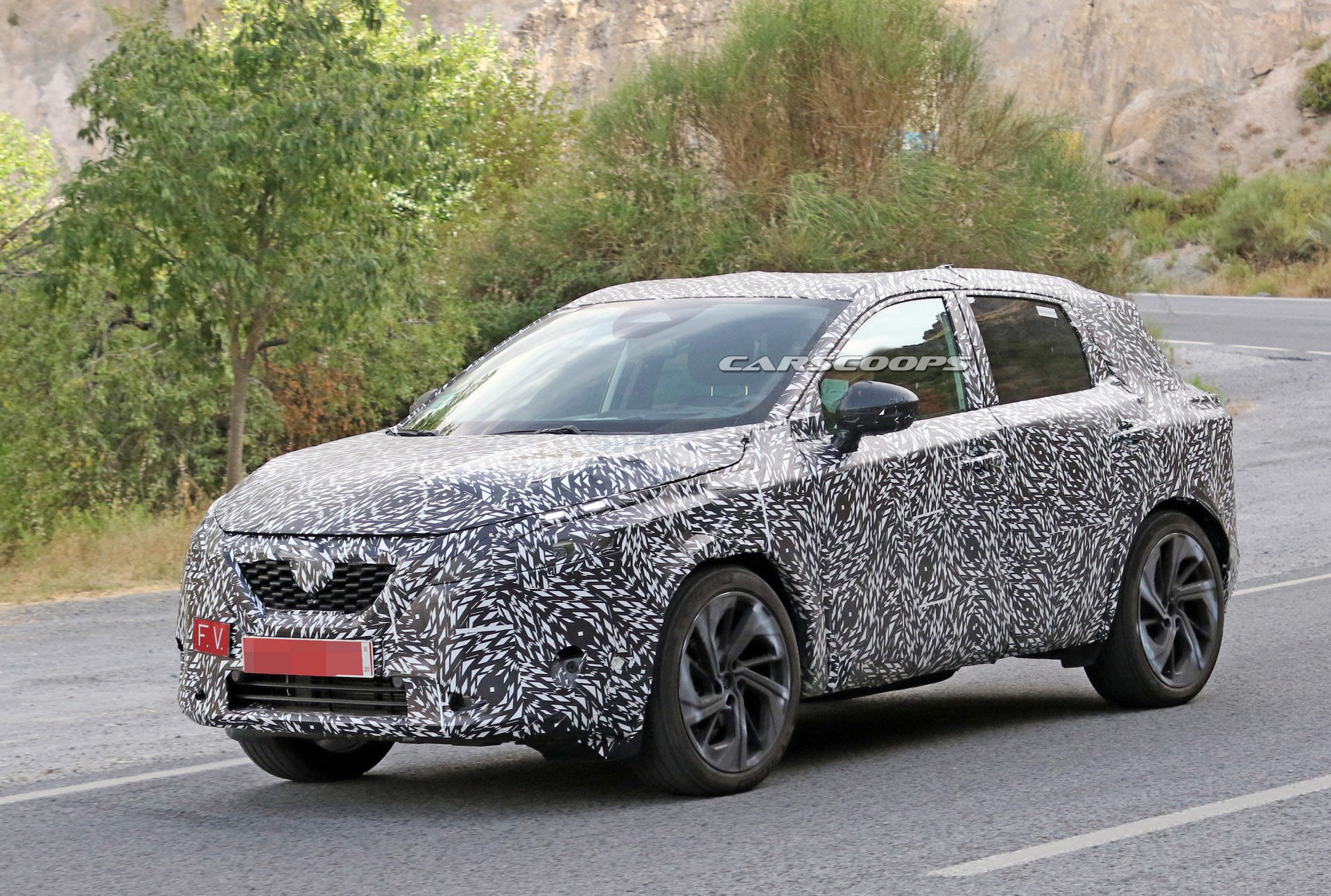 New Nissan Qashqai / Rogue Sport Spied Inside And Out, Will Feature A Digital Instrument Cluster