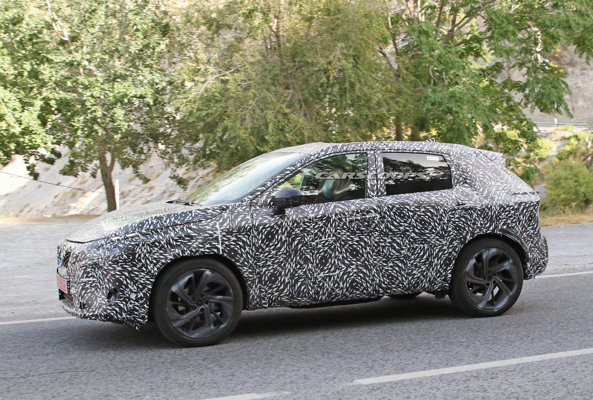 New Nissan Qashqai / Rogue Sport Spied Inside And Out, Will Feature A Digital Instrument Cluster
