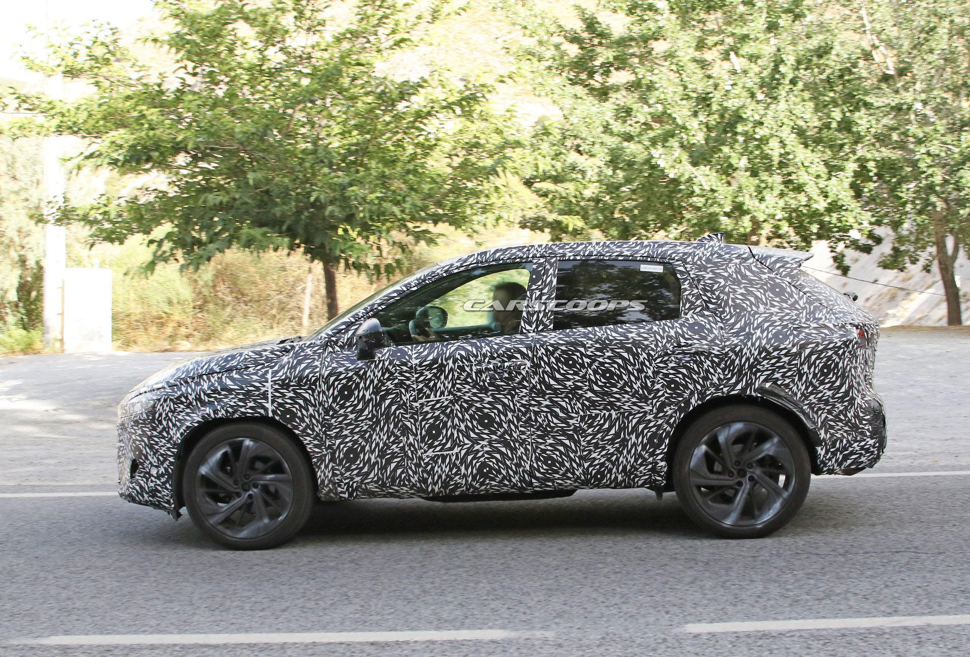 New Nissan Qashqai / Rogue Sport Spied Inside And Out, Will Feature A Digital Instrument Cluster