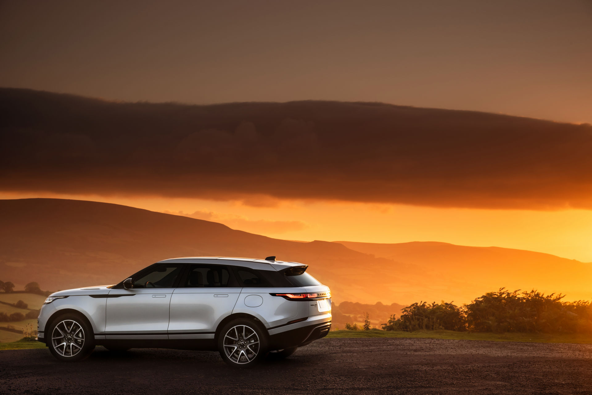 2021 Range Rover Velar Gets Updated Engines, New Plug-In Hybrid Variant