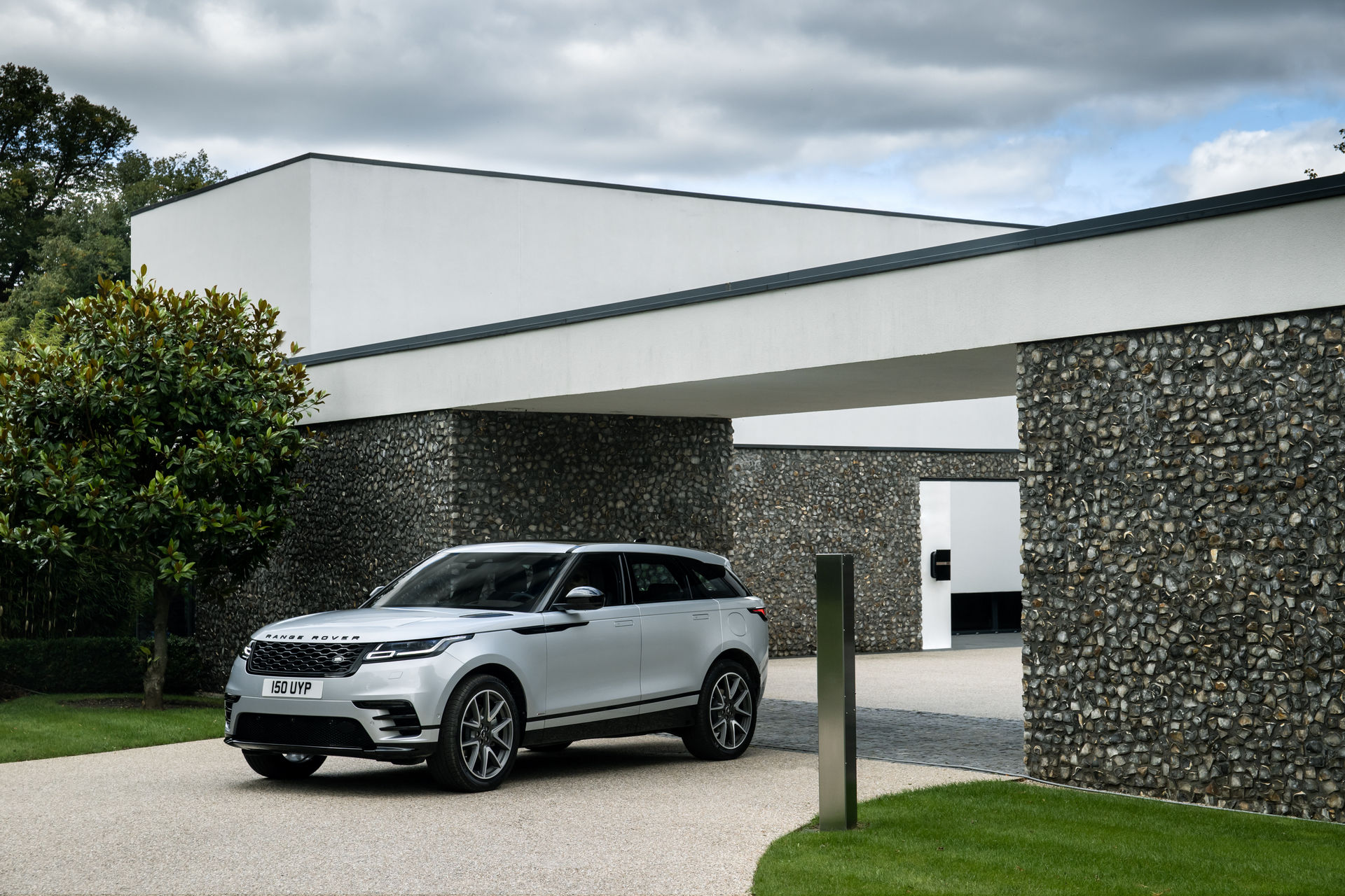 2021 Range Rover Velar Gets Updated Engines, New Plug-In Hybrid Variant