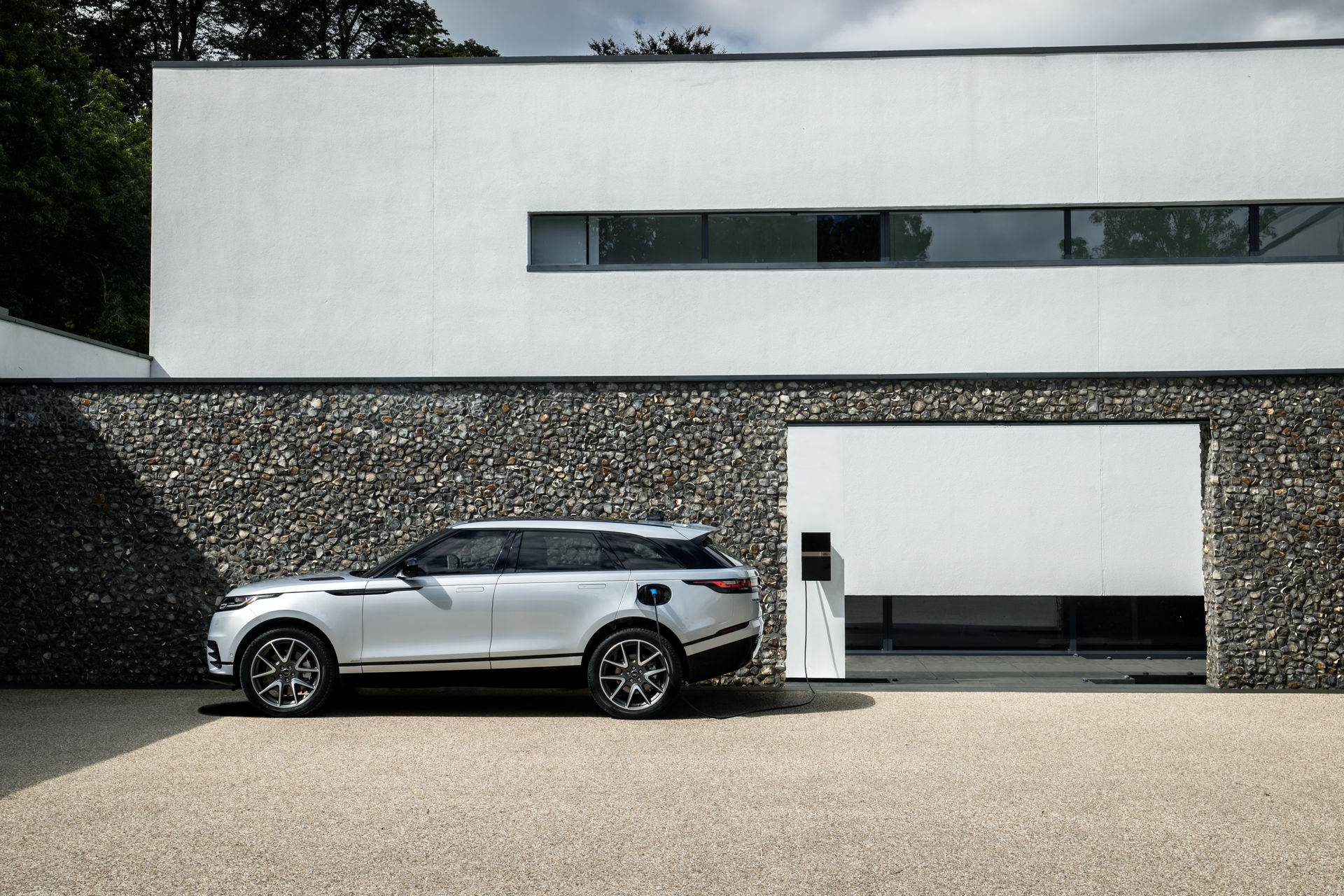 2021 Range Rover Velar Gets Updated Engines, New Plug-In Hybrid Variant