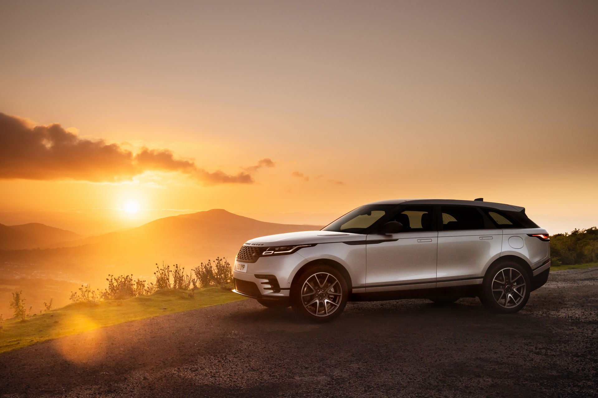 2021 Range Rover Velar Gets Updated Engines, New Plug-In Hybrid Variant