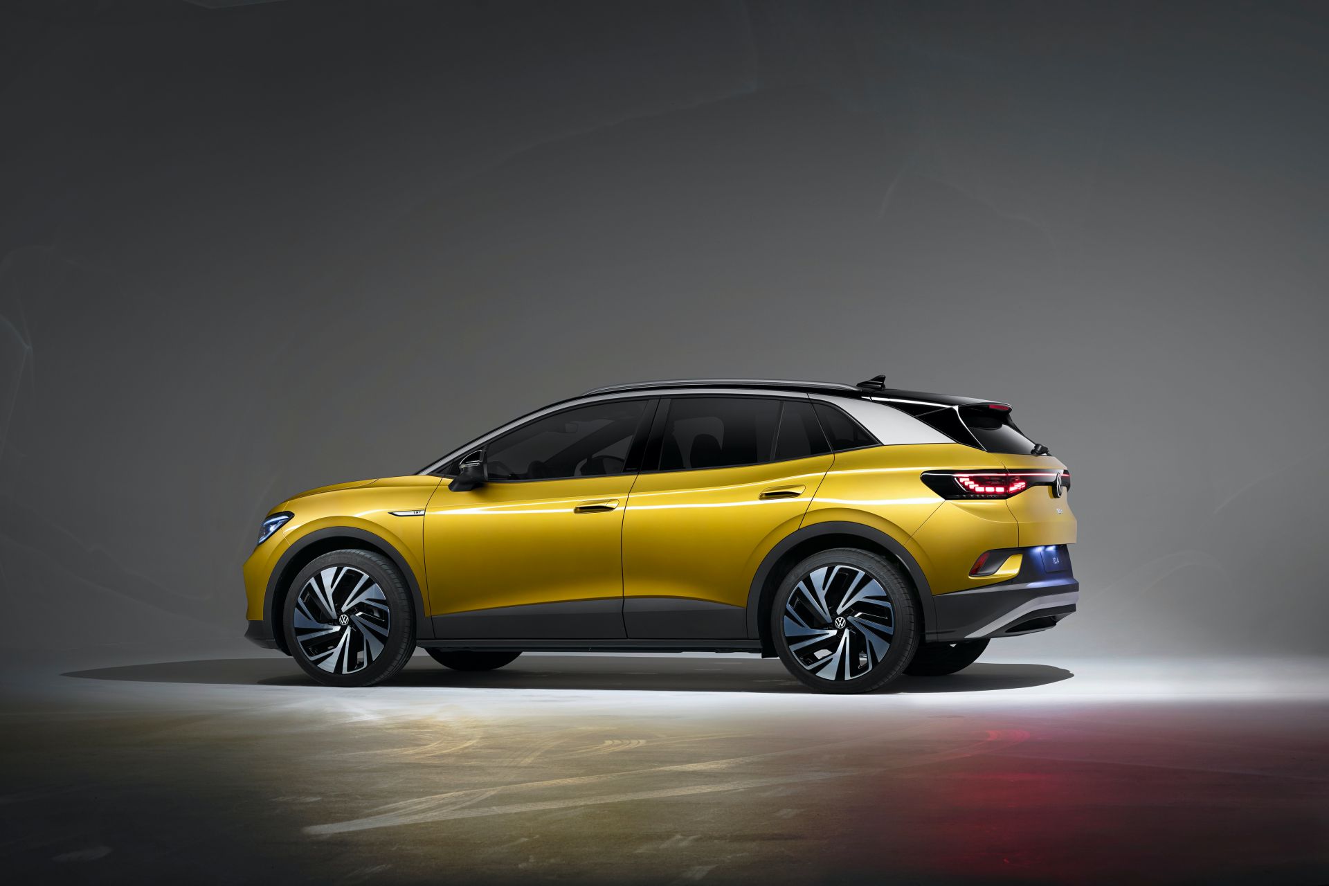 2021 VW ID.4 EV Offers 250 Mile-Range, 201HP RWD Powertrain For $39,995