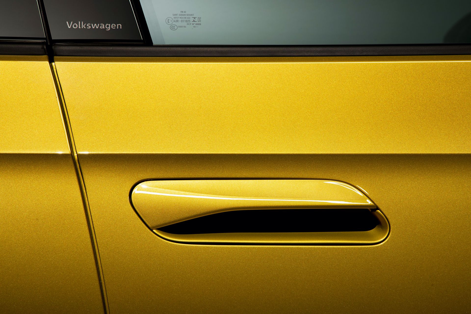 2021 VW ID.4 EV Offers 250 Mile-Range, 201HP RWD Powertrain For $39,995