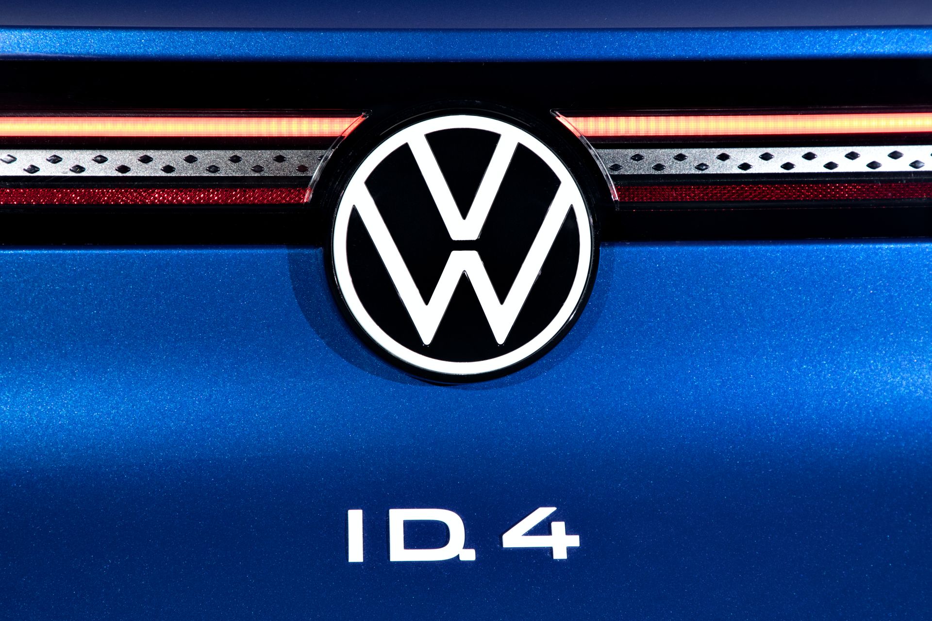 2021 VW ID.4 EV Offers 250 Mile-Range, 201HP RWD Powertrain For $39,995
