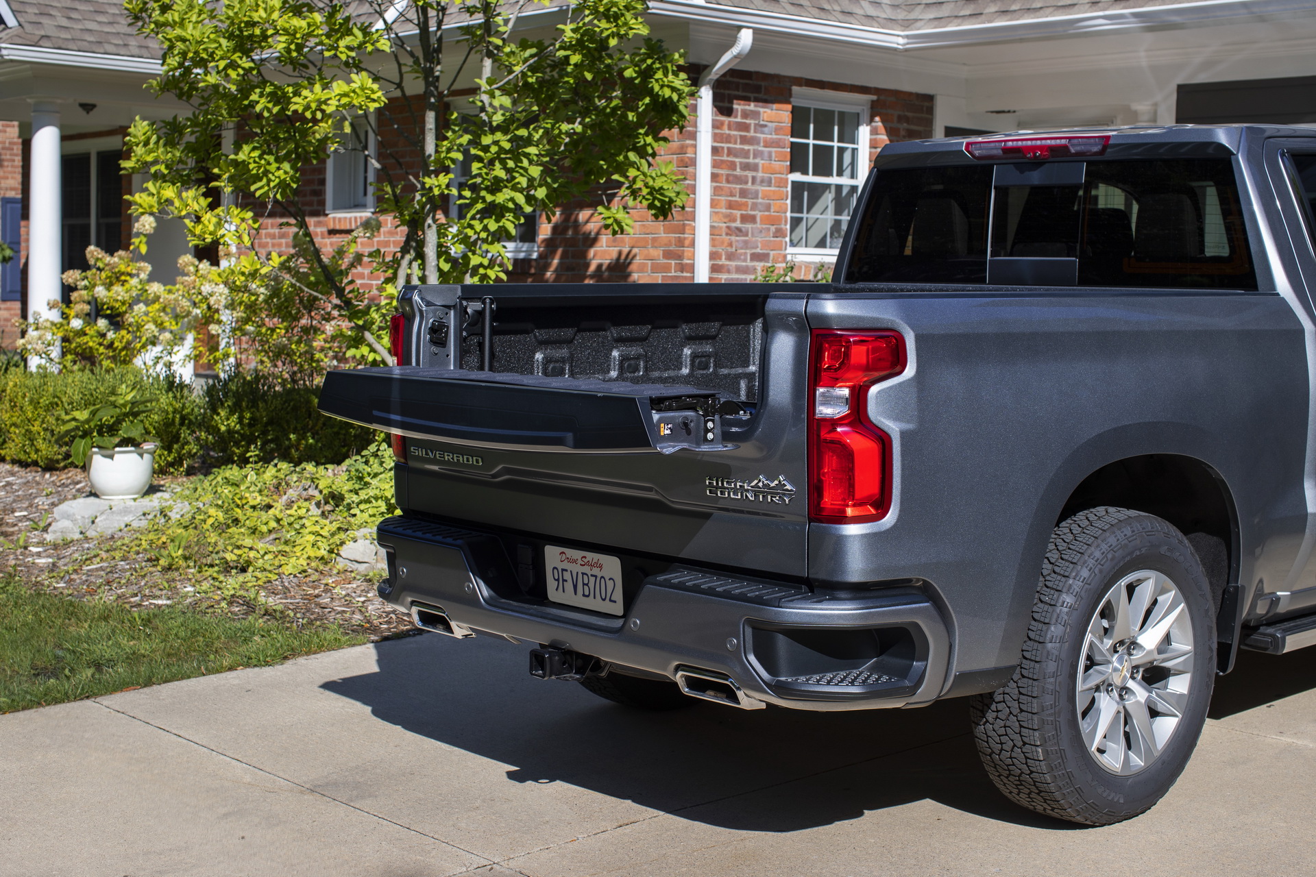 2021 Chevy Silverado Is Even More Clever Than Its New Tailgate Would Suggest