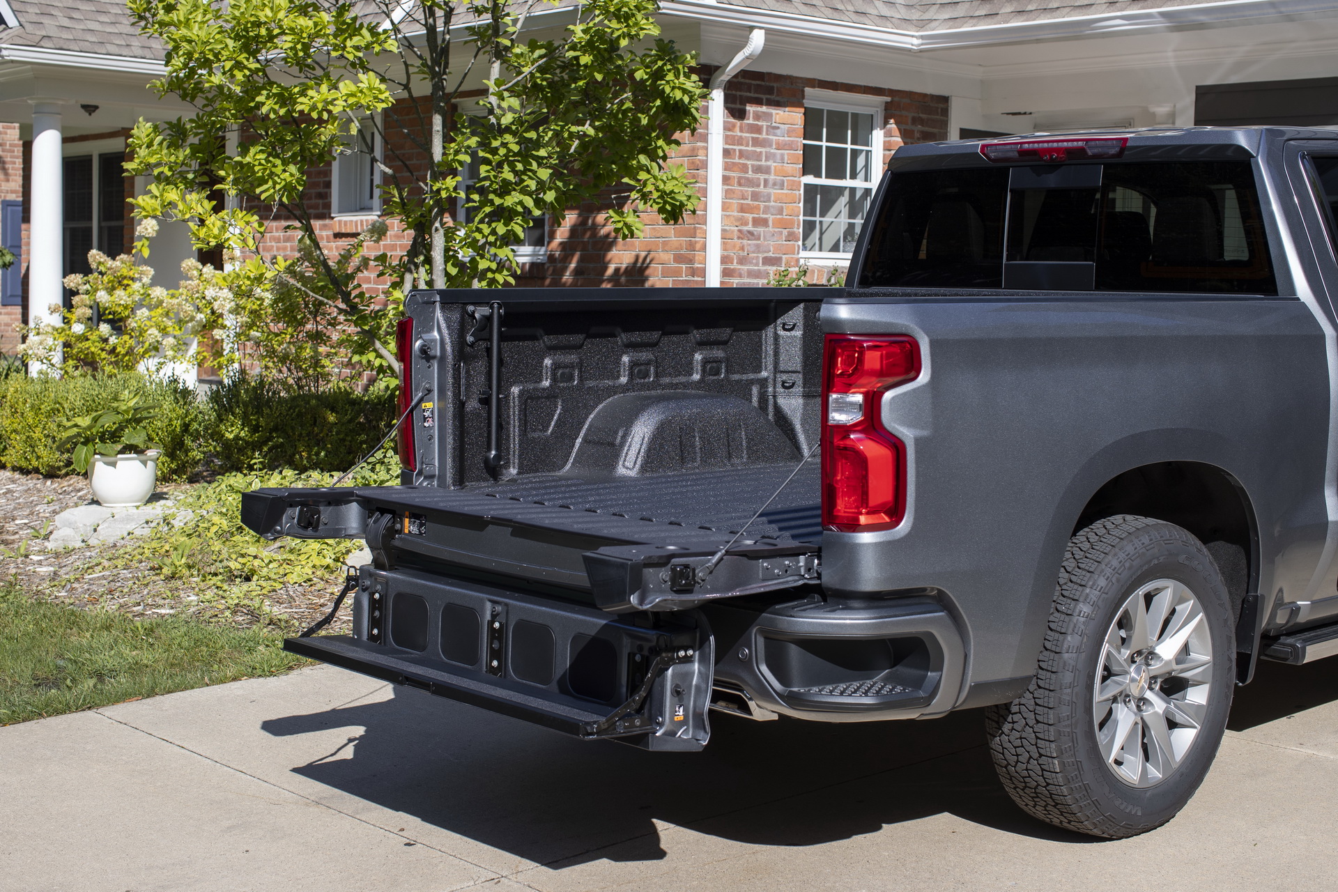 2021 Chevy Silverado Is Even More Clever Than Its New Tailgate Would Suggest
