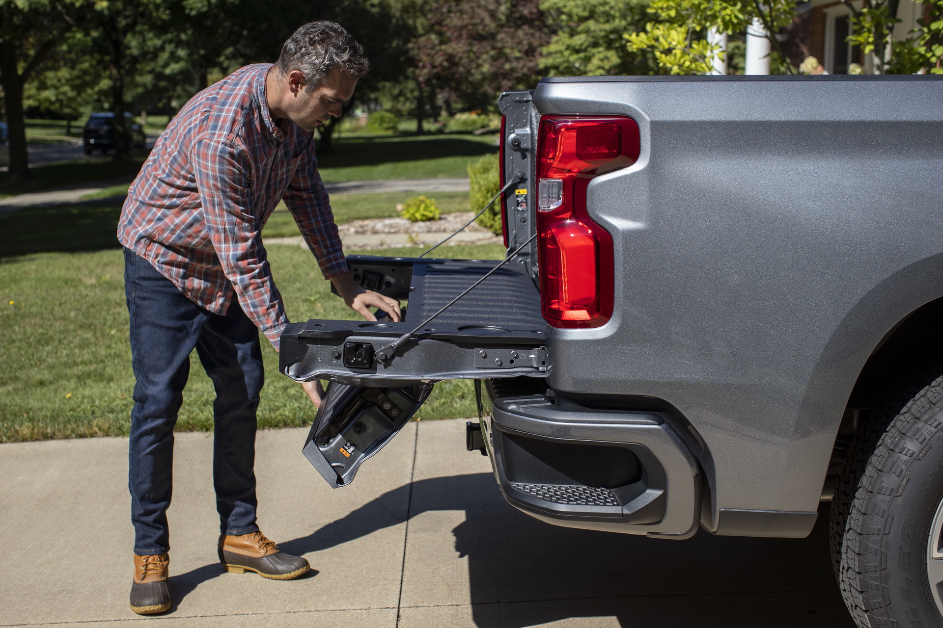 2021 Chevy Silverado Is Even More Clever Than Its New Tailgate Would Suggest
