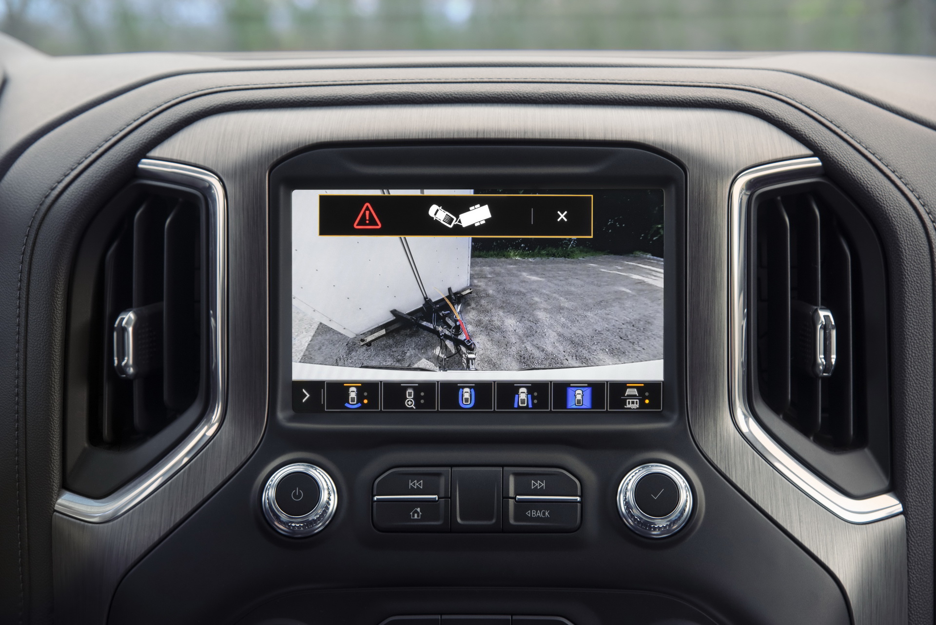 The 2021 GMC Sierra Gets New Trailer Tech Including ‘Jack-Knife’ Alert And Length Indicator