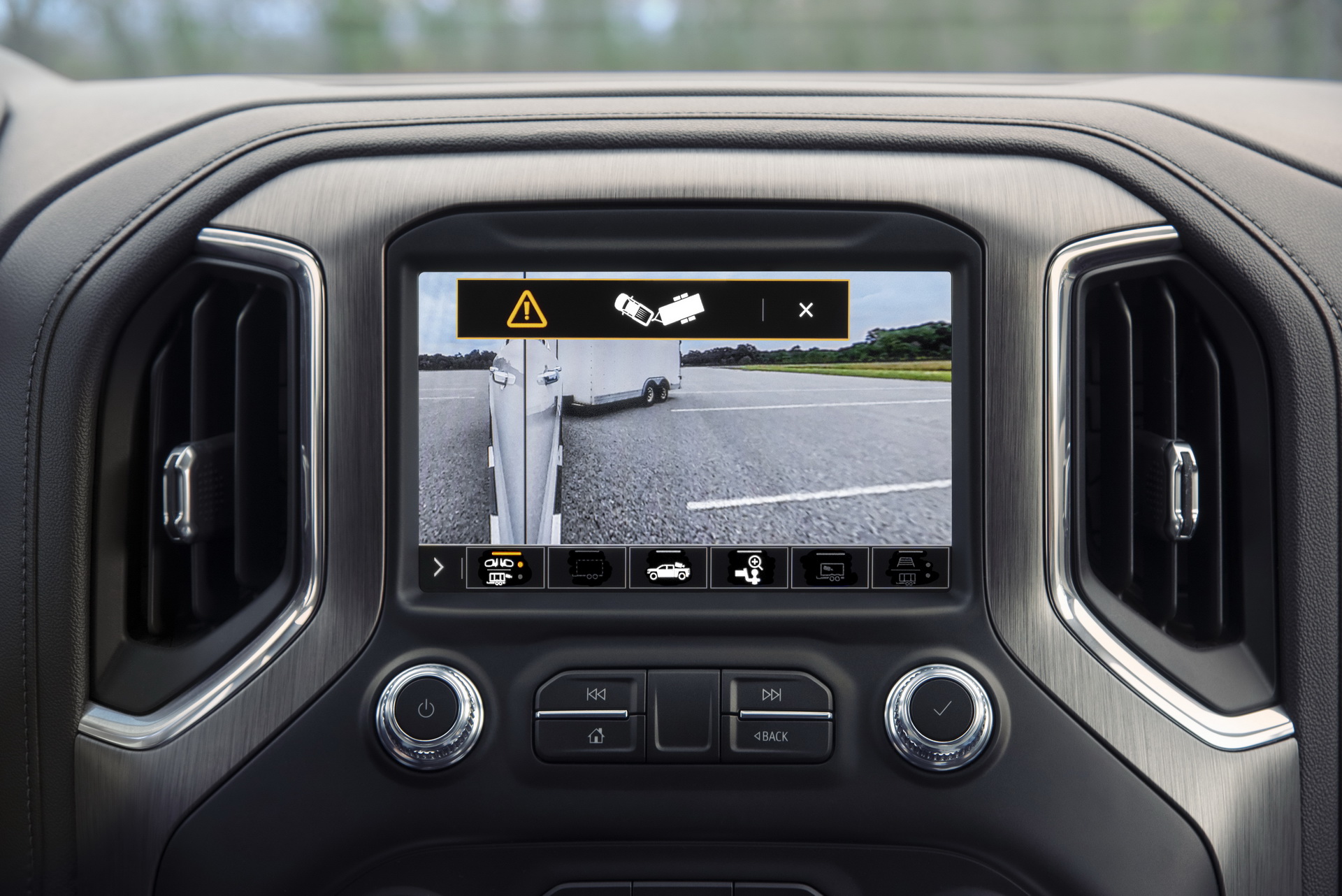 The 2021 GMC Sierra Gets New Trailer Tech Including ‘Jack-Knife’ Alert And Length Indicator