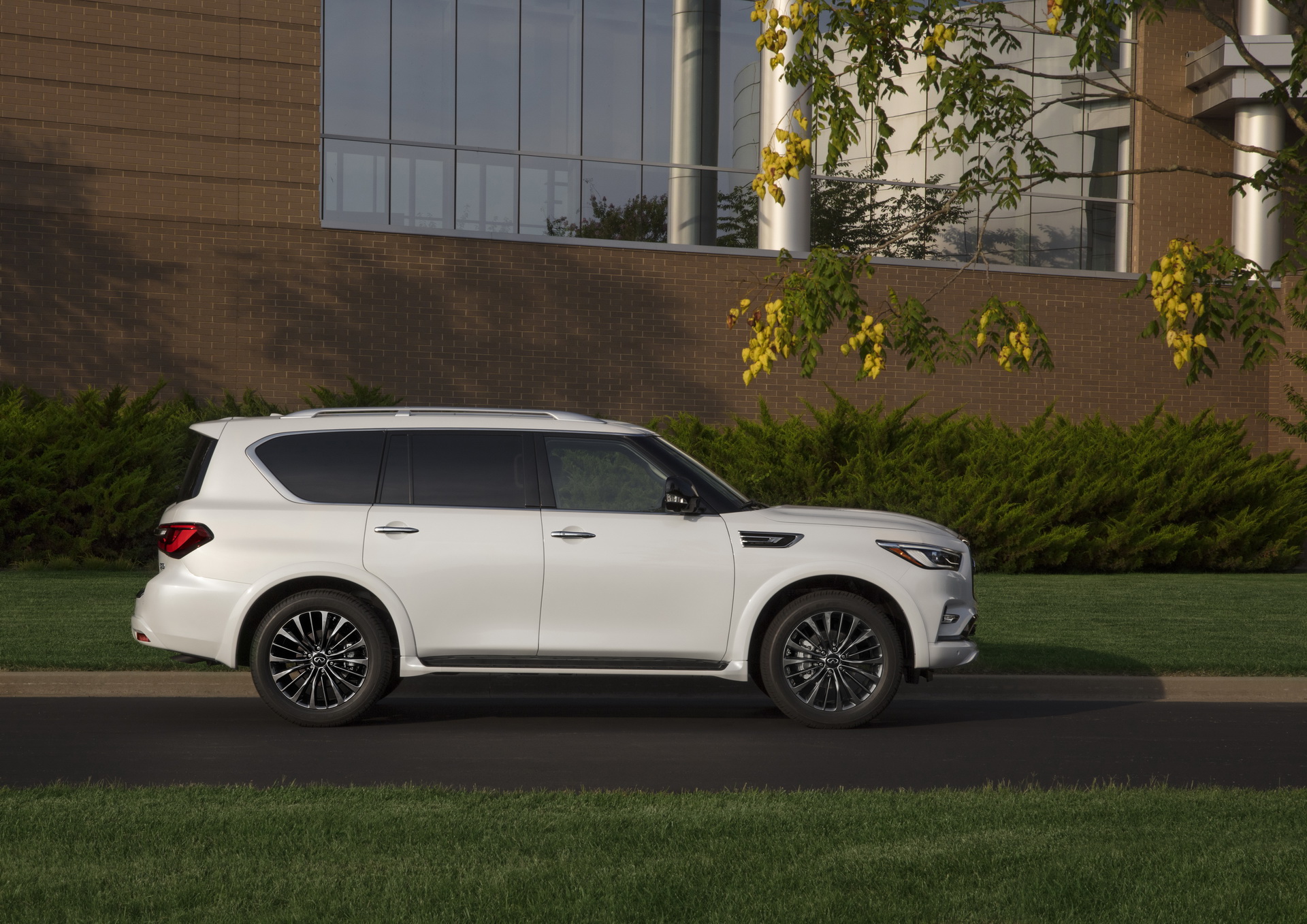 2021 Infiniti QX80 Gains Fresh Tech, New Grades And $69,050 Starting MSRP
