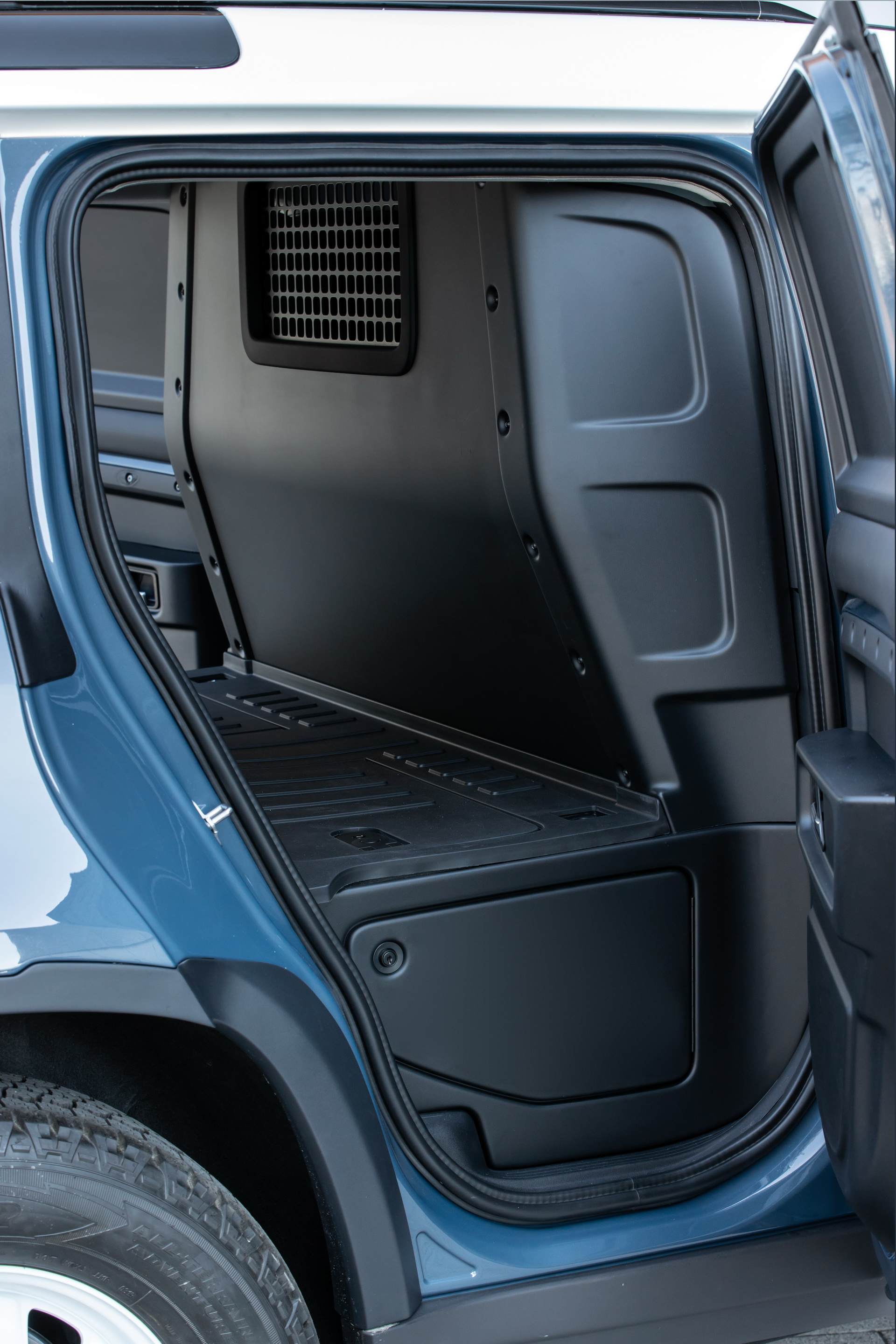 2021 Land Rover Defender Hard Top Is A Posh 4×4 LCV