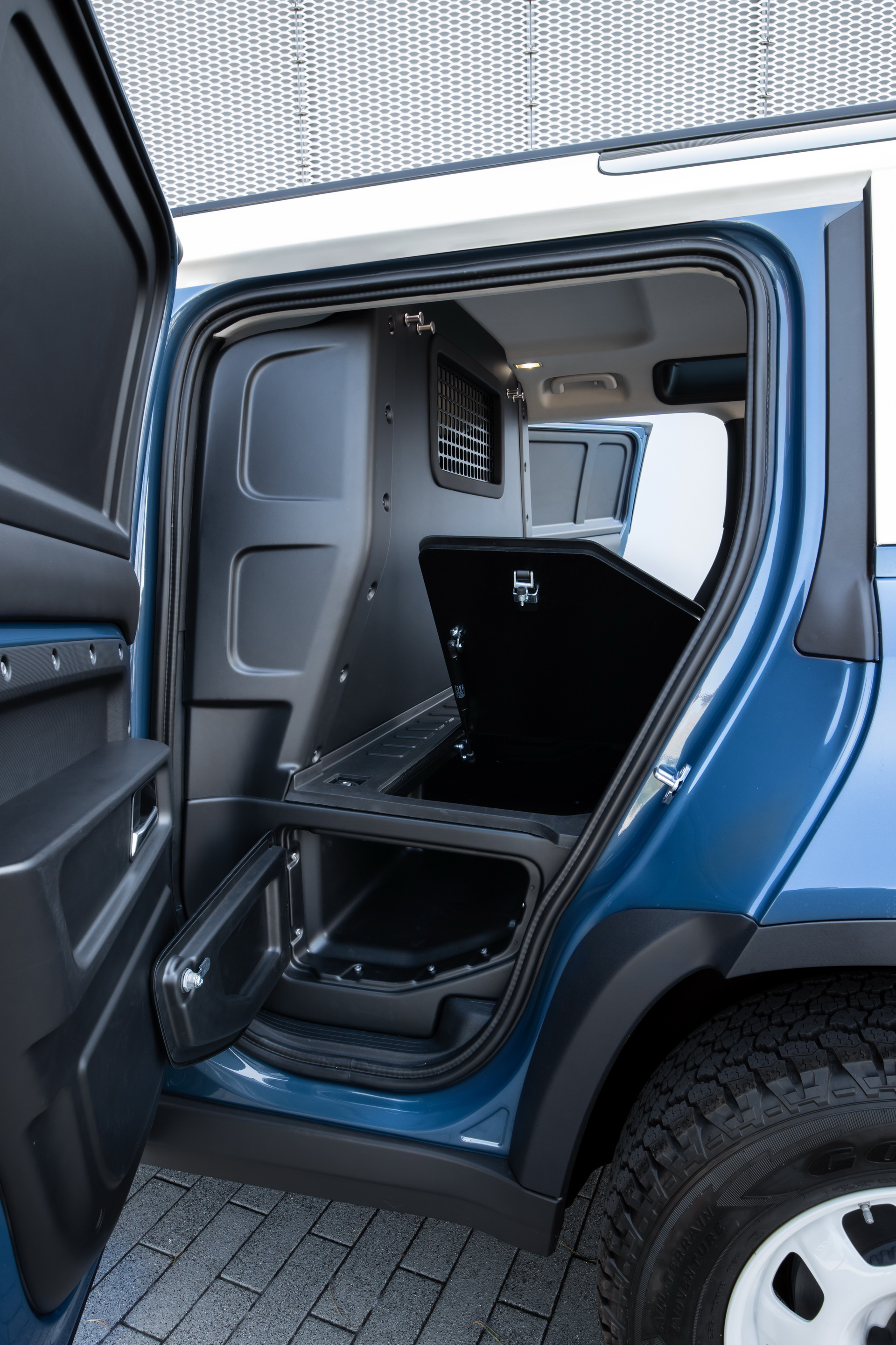 2021 Land Rover Defender Hard Top Is A Posh 4×4 LCV