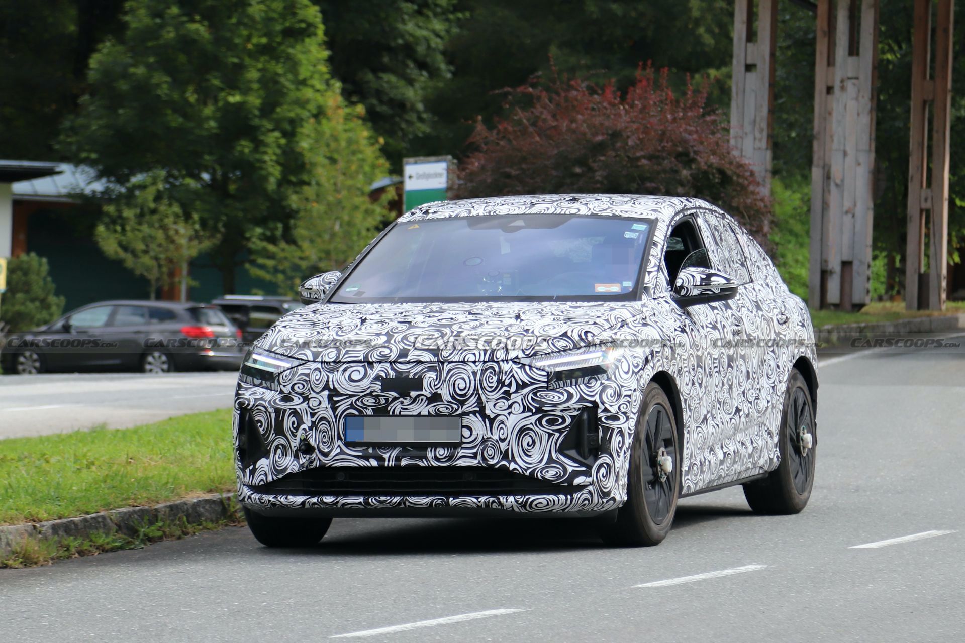 New Audi Q4 e-tron And Q4 e-tron Sportback Show Their Differences While Testing Together