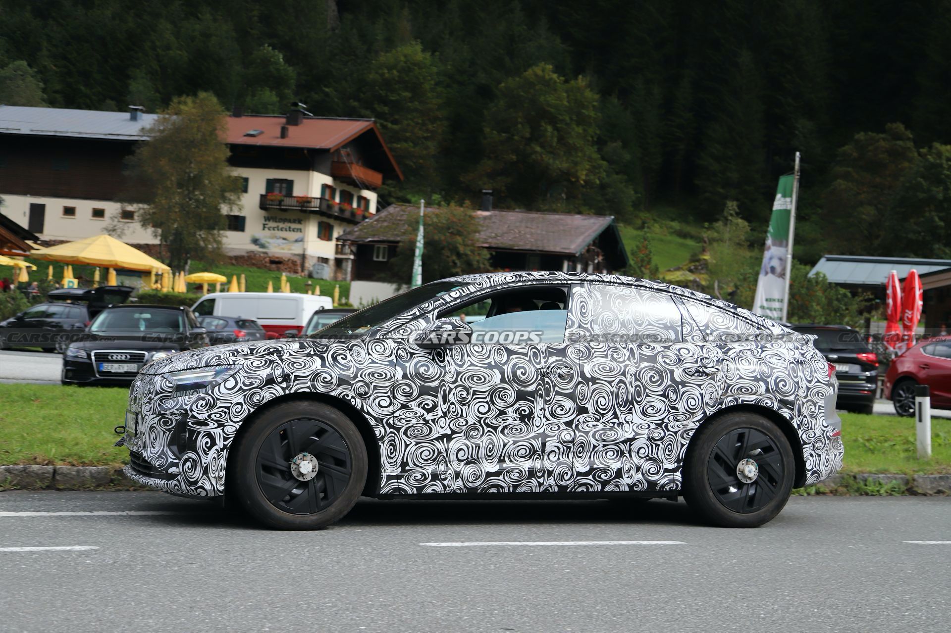 New Audi Q4 e-tron And Q4 e-tron Sportback Show Their Differences While Testing Together