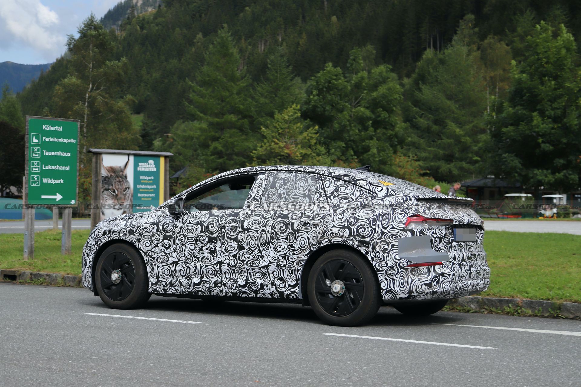 New Audi Q4 e-tron And Q4 e-tron Sportback Show Their Differences While Testing Together