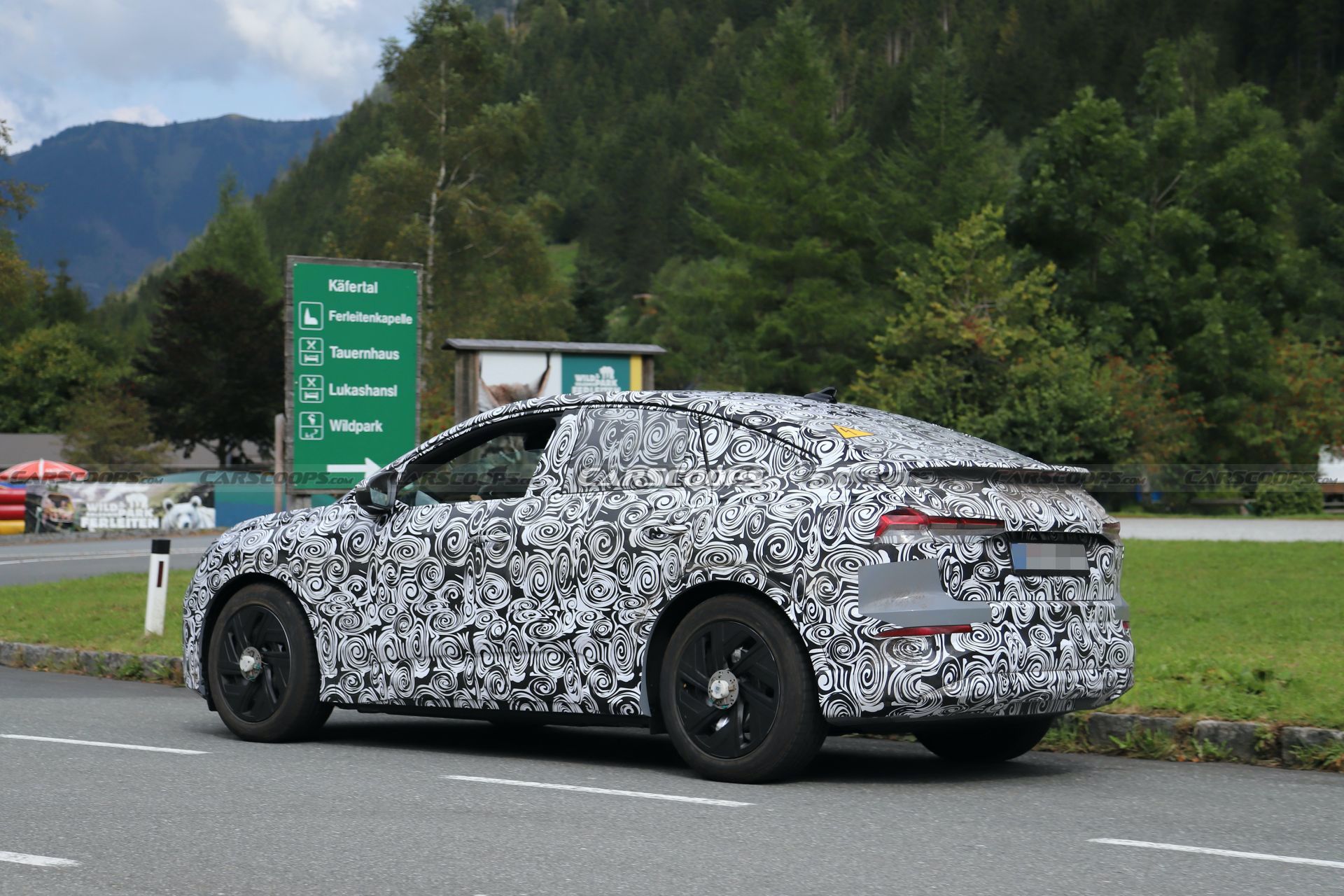 New Audi Q4 e-tron And Q4 e-tron Sportback Show Their Differences While Testing Together