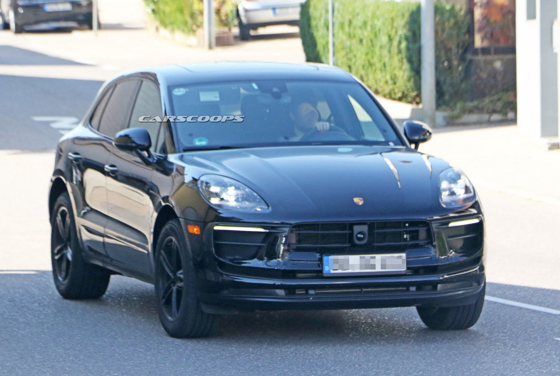 Facelifted Porsche Macan Spied Inside And Out, Will Be Sold Alongside The Upcoming Electric Version