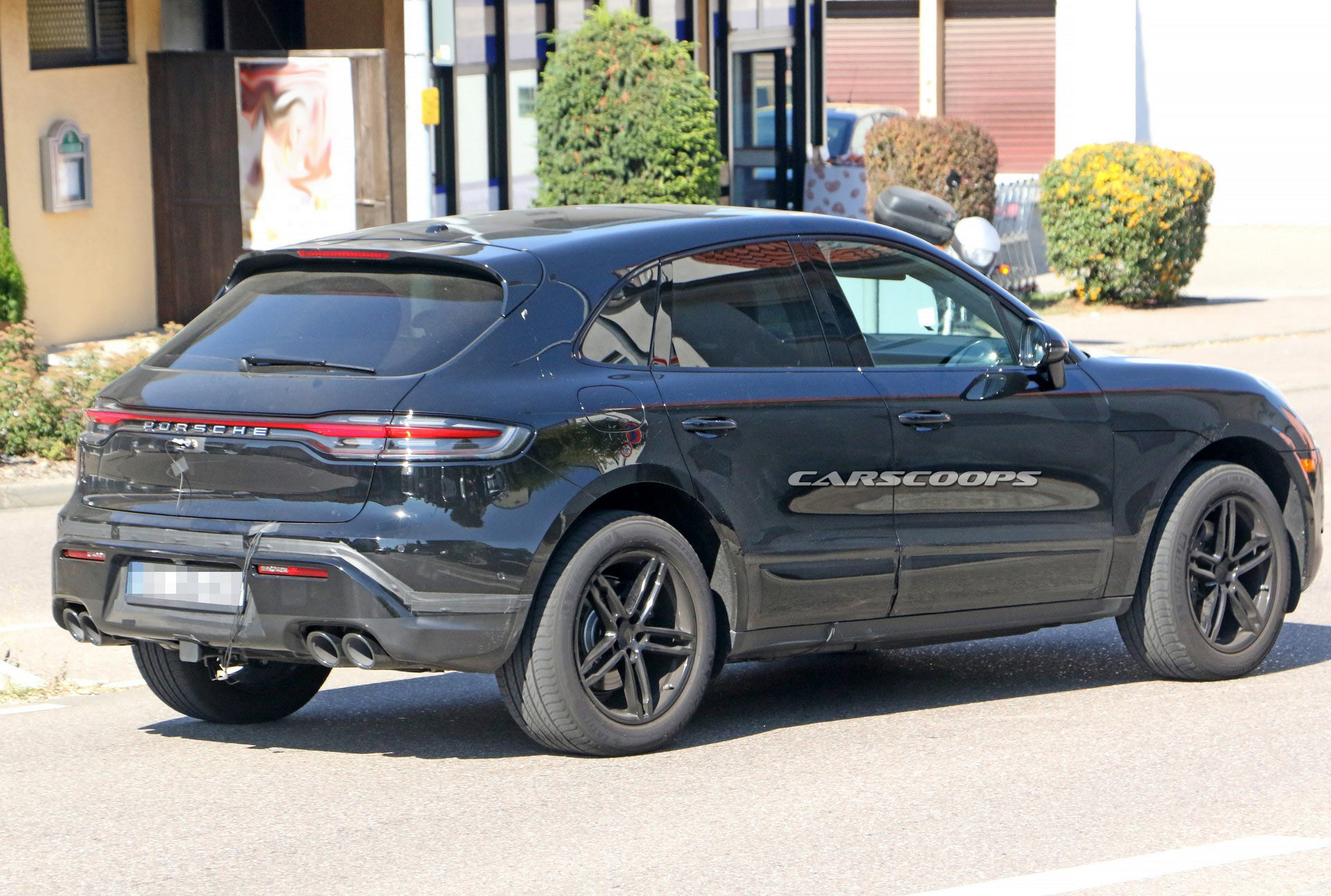 Facelifted Porsche Macan Spied Inside And Out, Will Be Sold Alongside The Upcoming Electric Version
