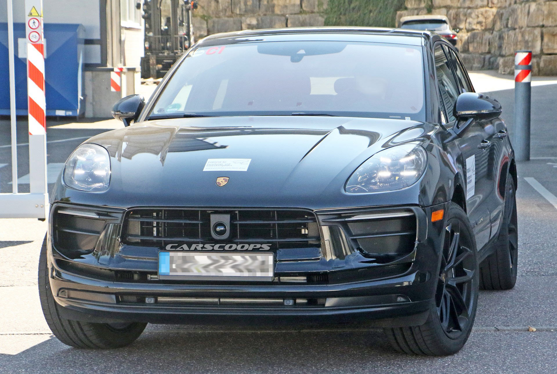 Facelifted Porsche Macan Spied Inside And Out, Will Be Sold Alongside The Upcoming Electric Version