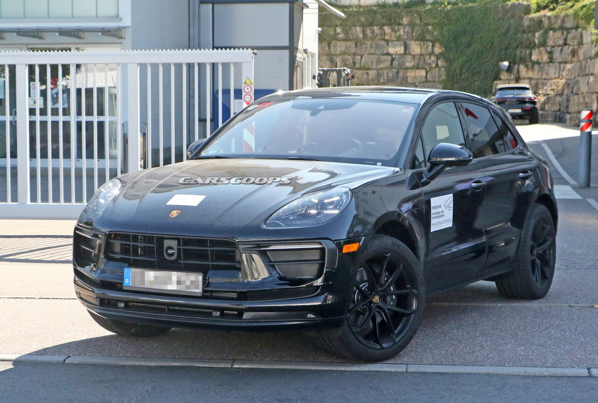 Facelifted Porsche Macan Spied Inside And Out, Will Be Sold Alongside The Upcoming Electric Version