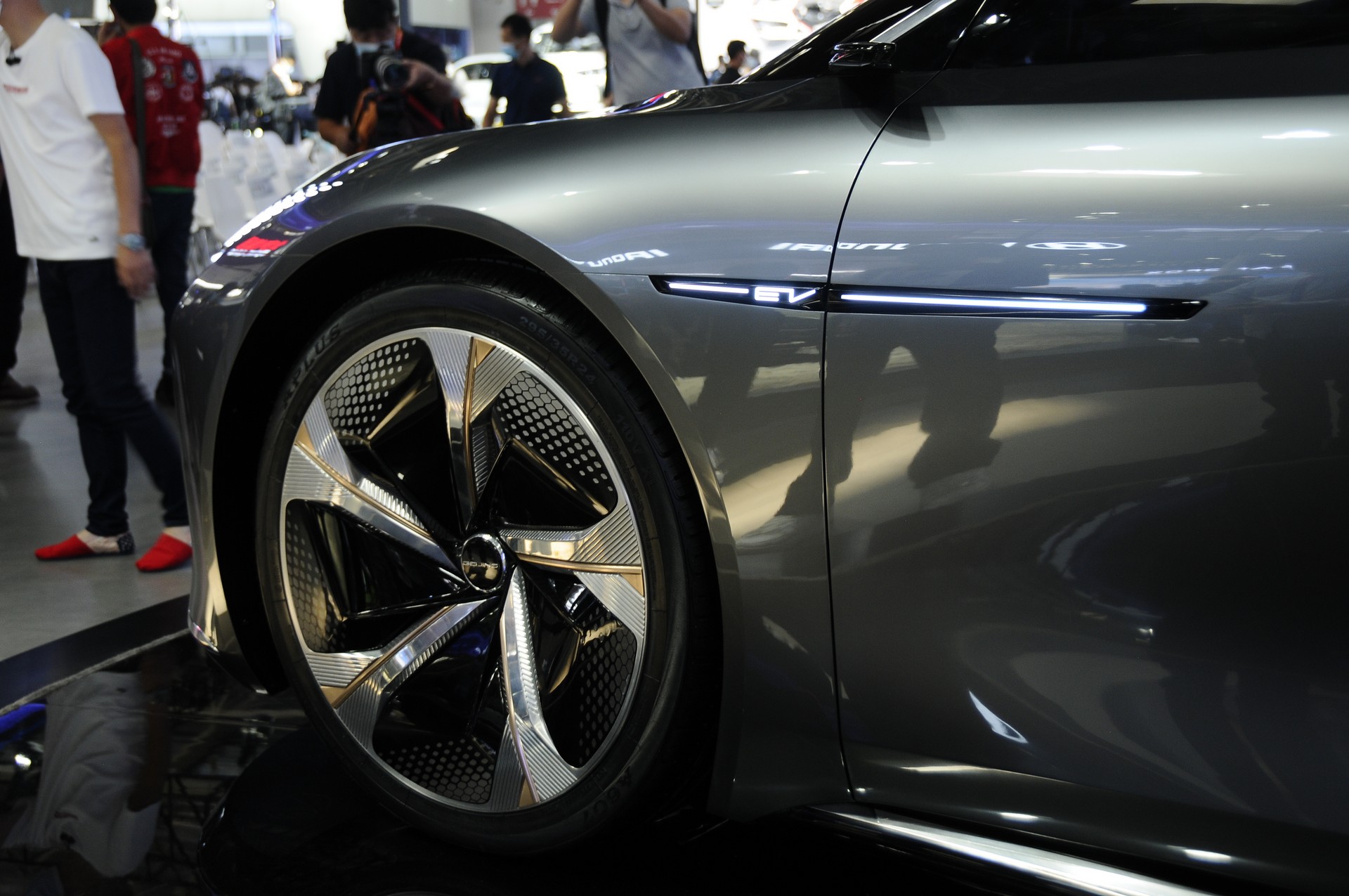 Beijing Radiance Concept Previews A Potential Tesla Model S Competitor