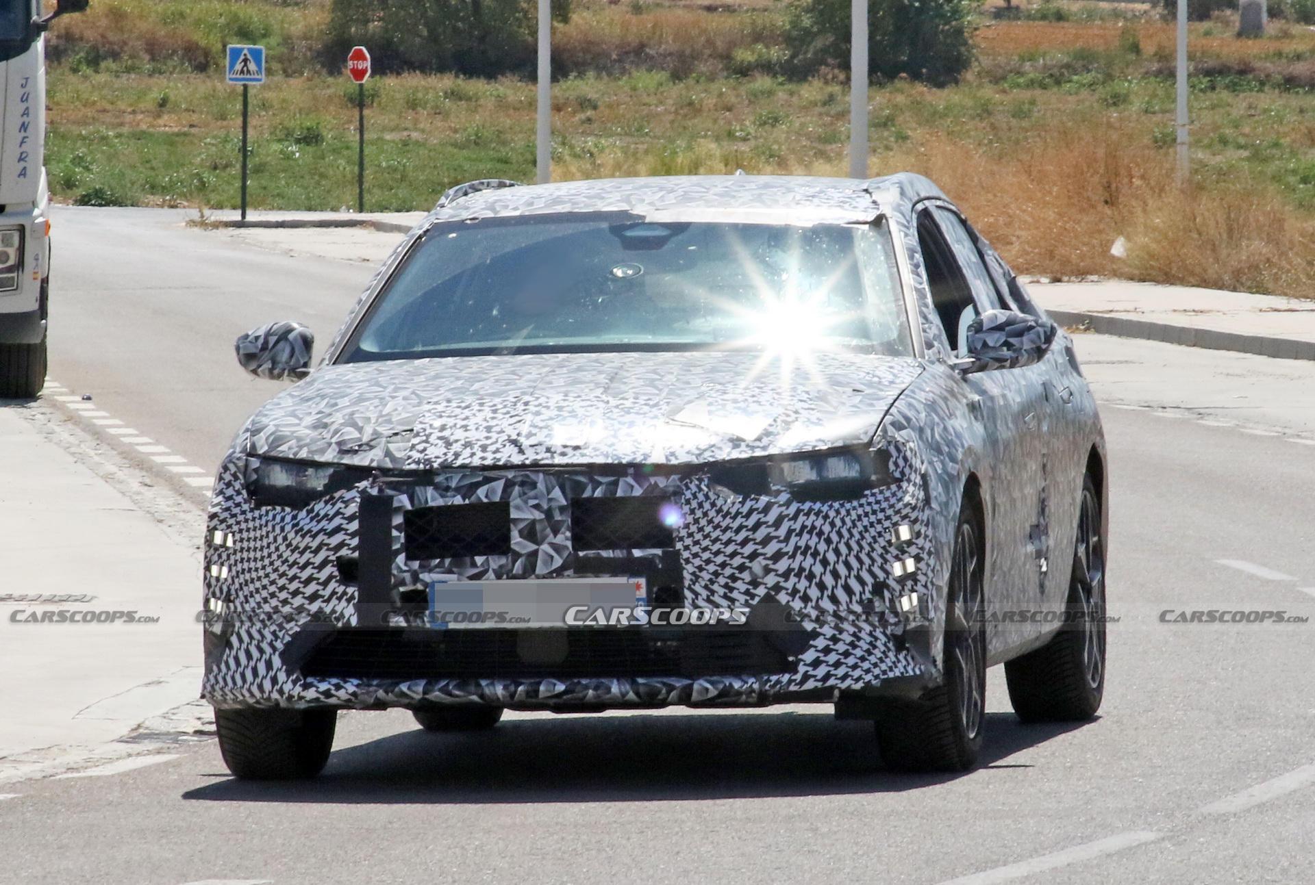 New DS 4 To Chase After BMW 1-Series And Mercedes A-Class