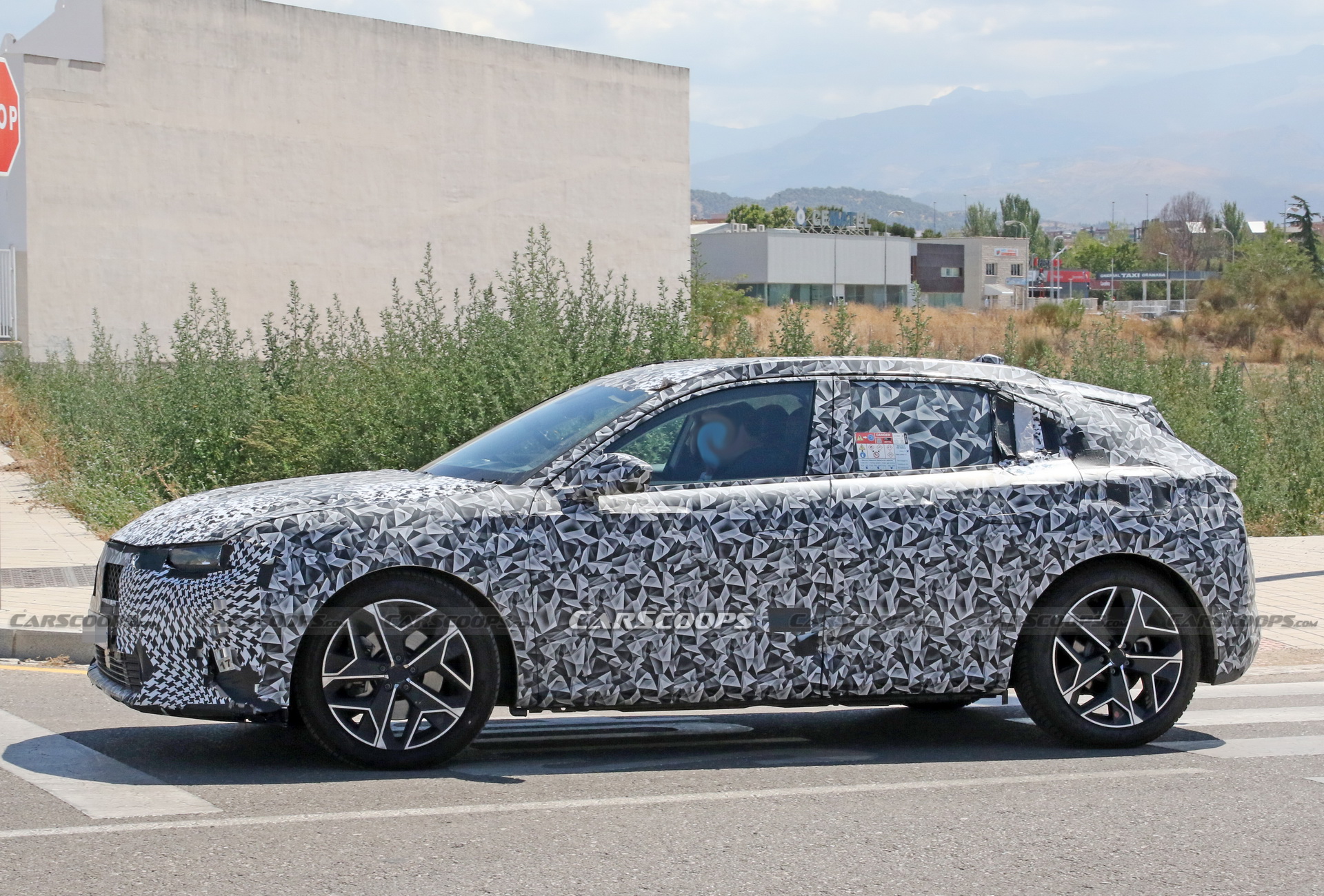 New DS 4 To Chase After BMW 1-Series And Mercedes A-Class