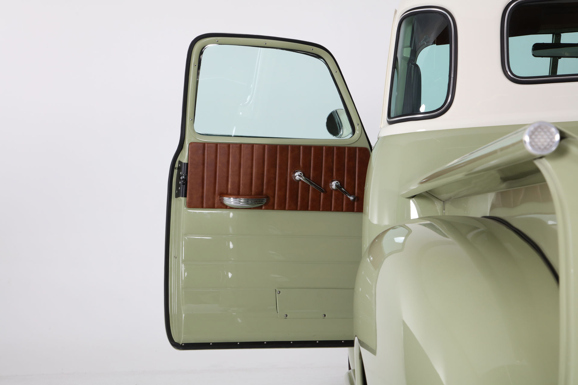 Icon Unveils 1950s Thriftmaster Old School Edition Restomod