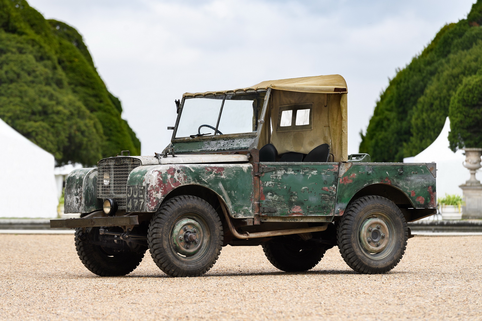 See The New Ineos Grenadier Next To Classic Toyota FJ40, Willys Jeep And Mercedes G-Class