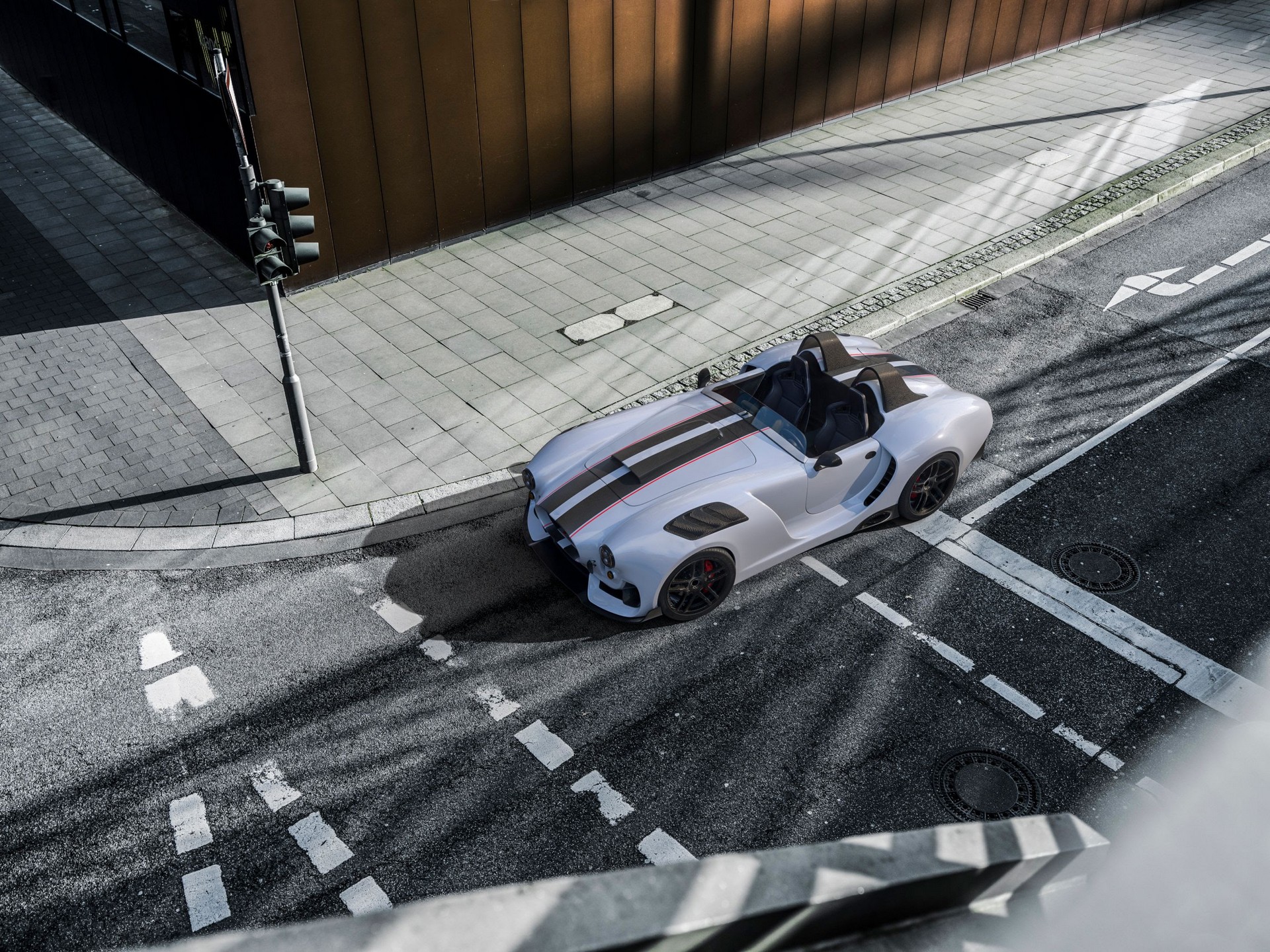 The Knight Vision R Wants To Be A Modern, High-Tech Shelby Cobra With A V8 And Two Electric Motors