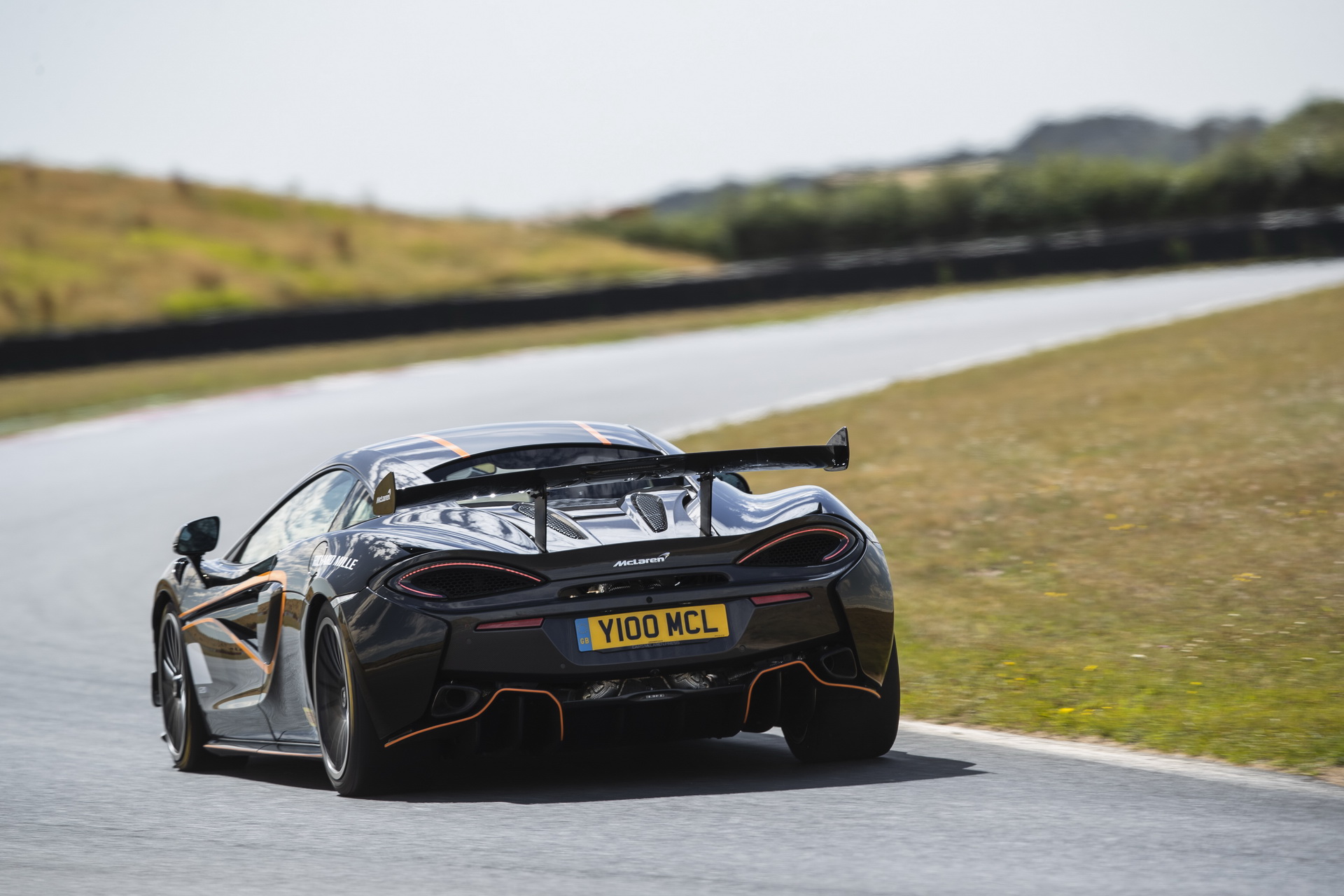 McLaren 620R Now Available With MSO’s ‘R Pack’: Roof Scoop Anyone?