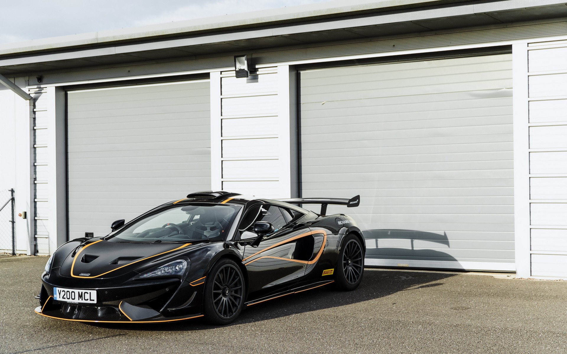 McLaren 620R Now Available With MSO’s ‘R Pack’: Roof Scoop Anyone?