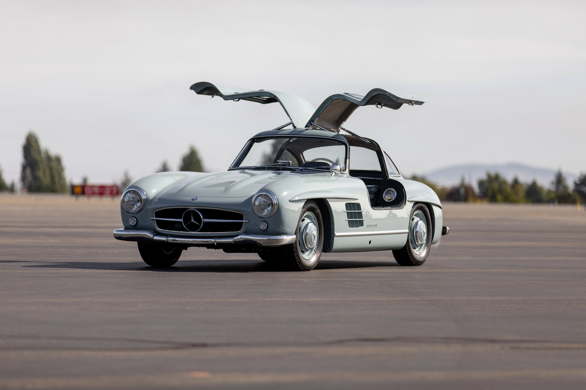 1957 Mercedes-Benz 300SL Gullwing Auction Attracts Bids Of Over $1 Million And Climbing