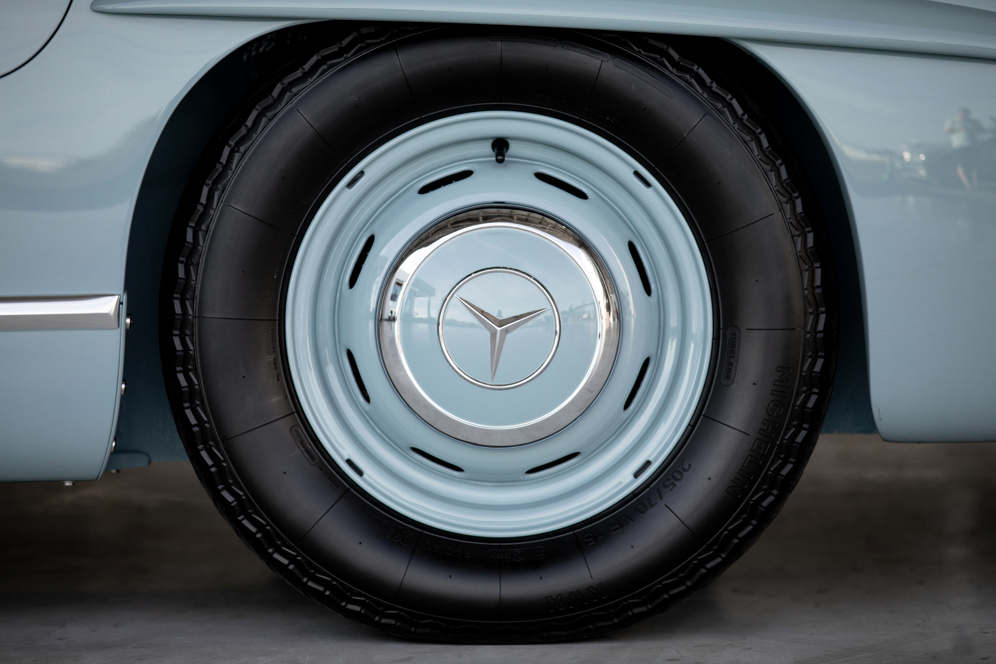 1957 Mercedes-Benz 300SL Gullwing Auction Attracts Bids Of Over $1 Million And Climbing