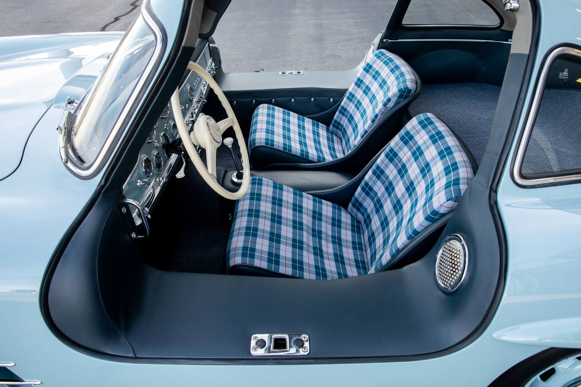 1957 Mercedes-Benz 300SL Gullwing Auction Attracts Bids Of Over $1 Million And Climbing