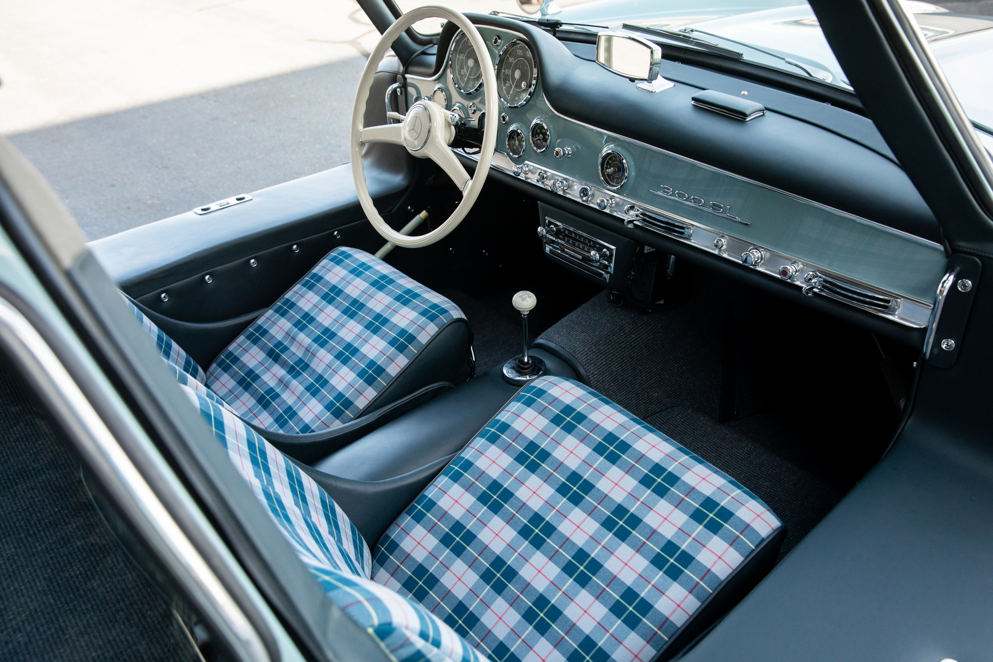 1957 Mercedes-Benz 300SL Gullwing Auction Attracts Bids Of Over $1 Million And Climbing