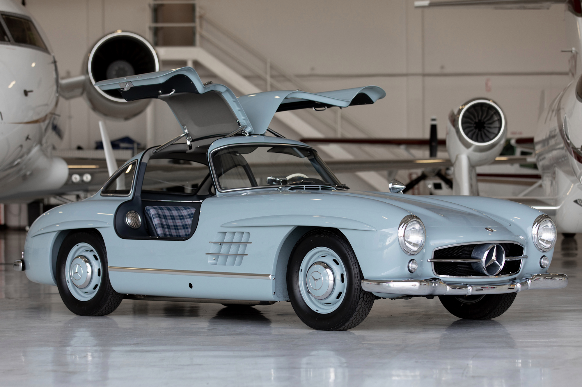 1957 Mercedes-Benz 300SL Gullwing Auction Attracts Bids Of Over $1 Million And Climbing