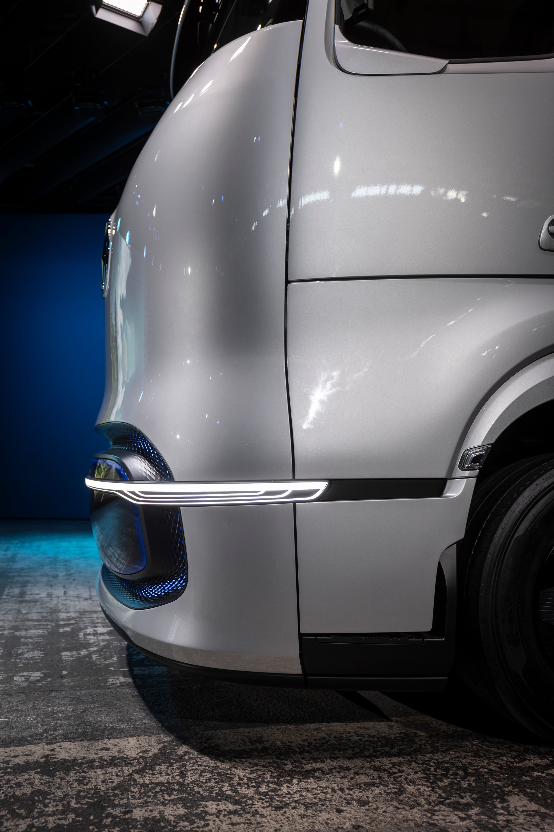 New Mercedes-Benz GenH2 Fuel-Cell Semi Concept Previews Production Model Coming Soon