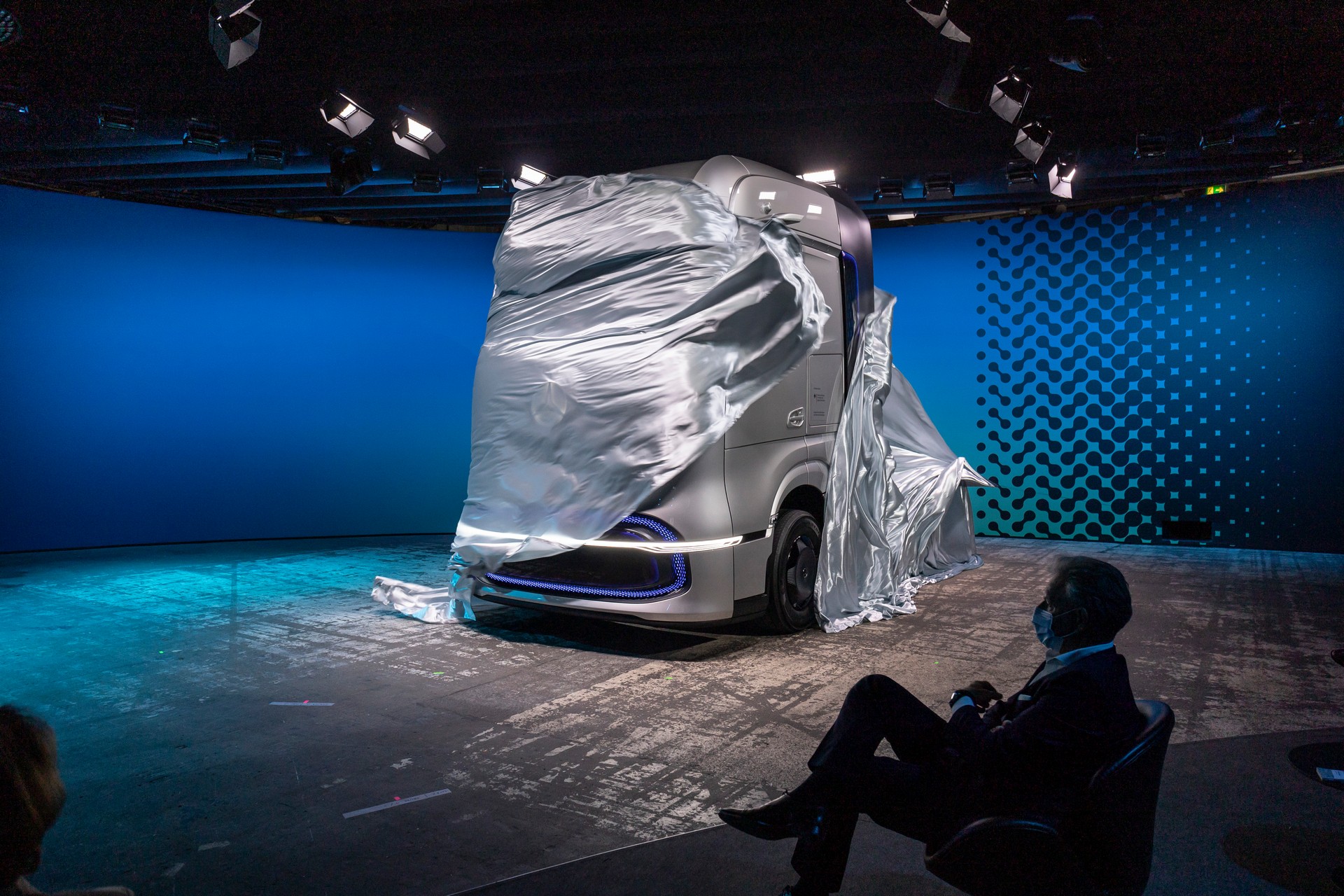 New Mercedes-Benz GenH2 Fuel-Cell Semi Concept Previews Production Model Coming Soon