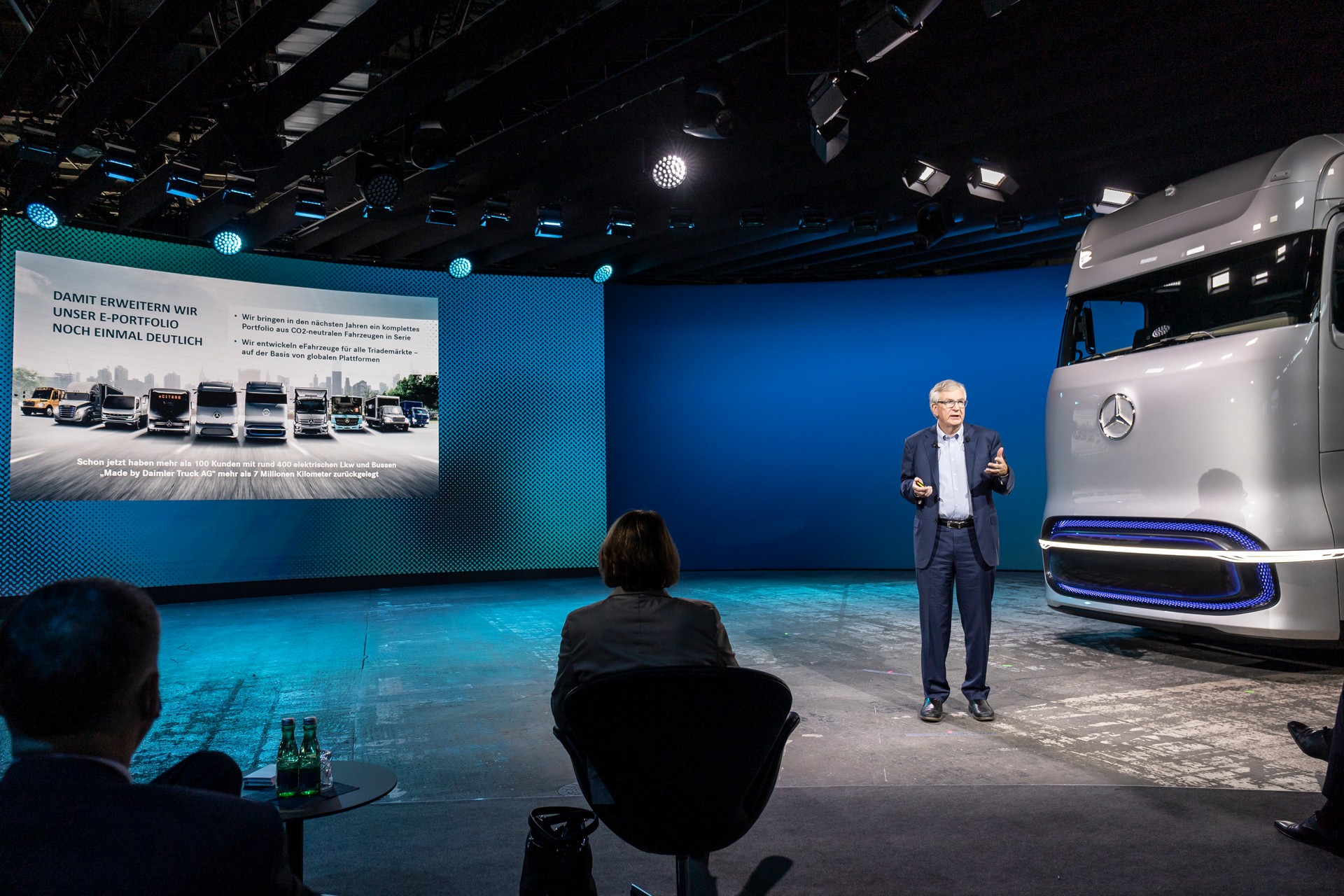 New Mercedes-Benz GenH2 Fuel-Cell Semi Concept Previews Production Model Coming Soon