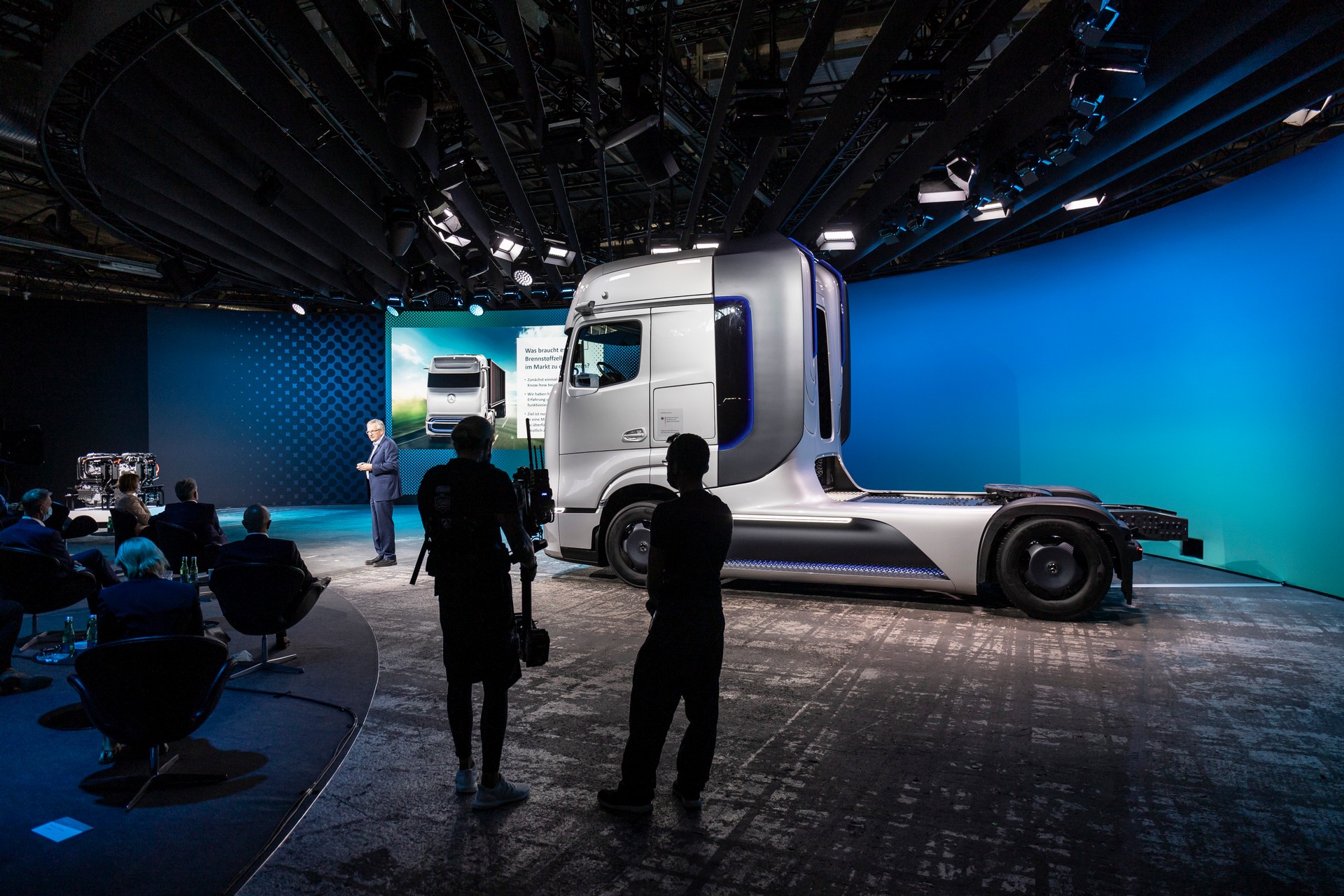 New Mercedes-Benz GenH2 Fuel-Cell Semi Concept Previews Production Model Coming Soon