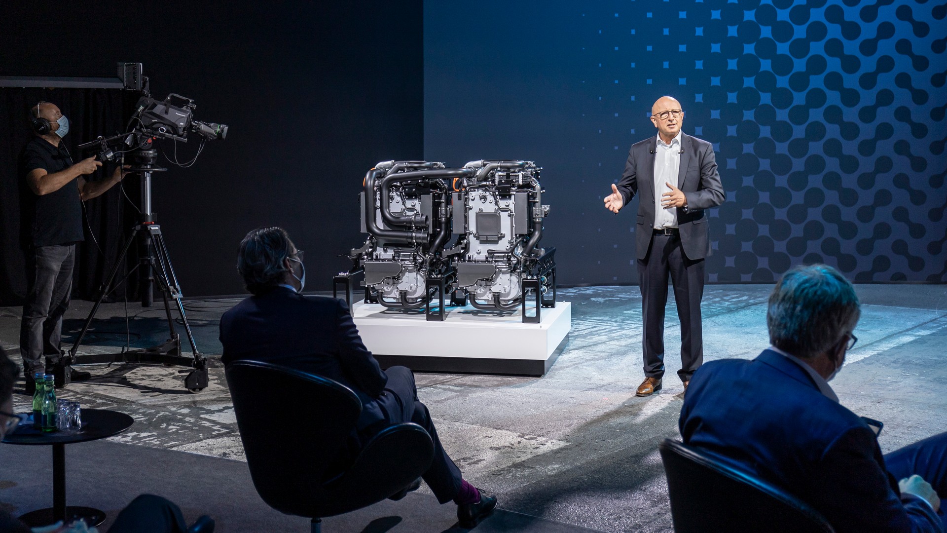 New Mercedes-Benz GenH2 Fuel-Cell Semi Concept Previews Production Model Coming Soon